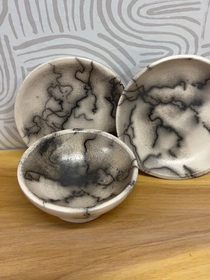 More horsehair dishes. Each mark is made when horsehair touches the hot clay surface and burns into carbon lines&mdash;no two will ever be the same.

#horsehairraku #ceramicart #potteryprocess #handmadeceramics #horserider