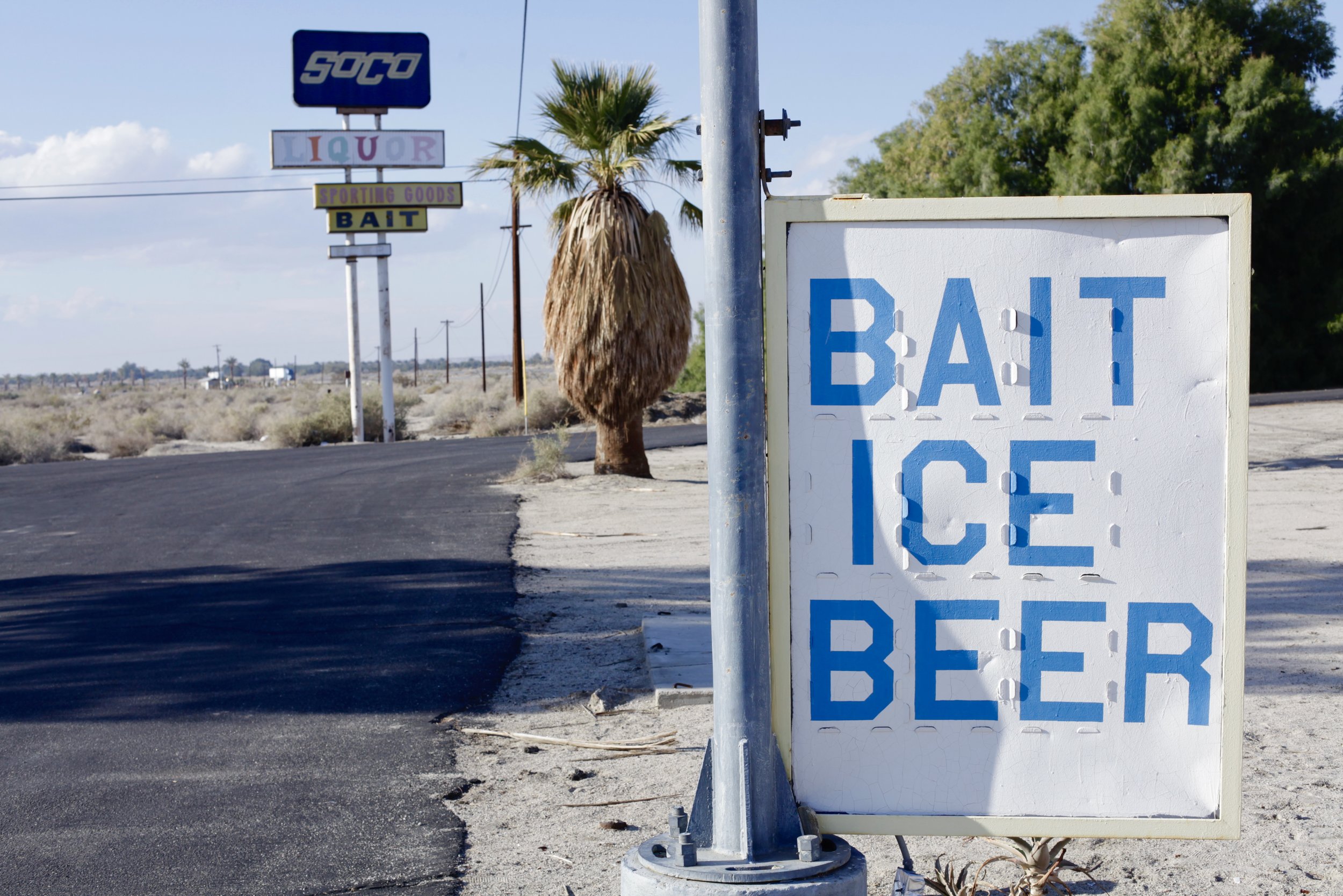 One of the many “Bait - Ice - Beer” advertisements found around Skip’s Liquor and the International Banana Museum in North Shore, Calif. on Jan. 5, 2017. (Photo by Ethan Jakob Craft.)