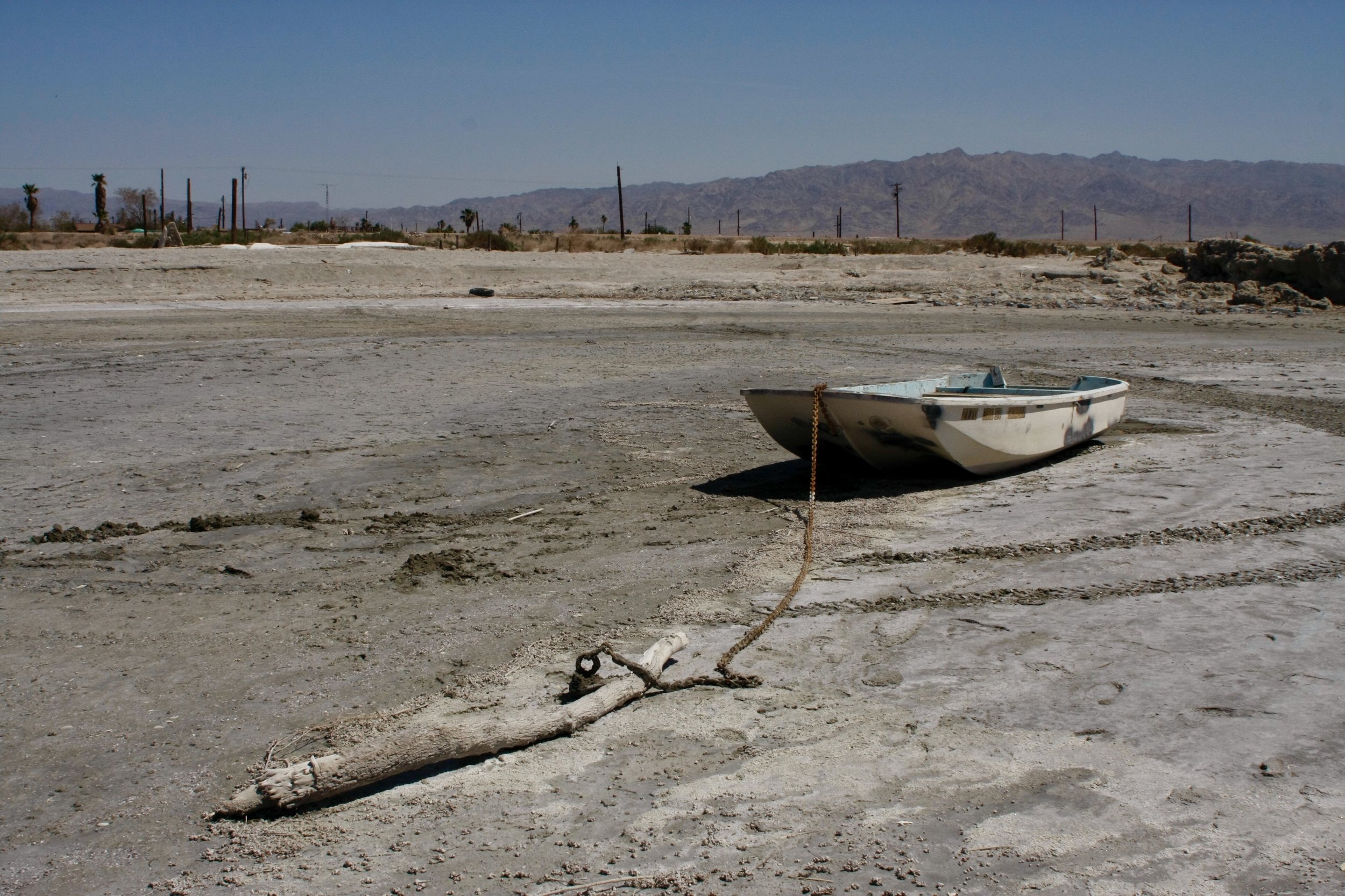 A rowboat sits abandoned on a dry lakebed near the community of Bombay Beach, Calif. on May 17, 2017. (Photo by Ethan Jakob Craft.)