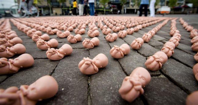 A representation of the number of abortions that happen every day. (Courtesy of Crisis Magazine.)