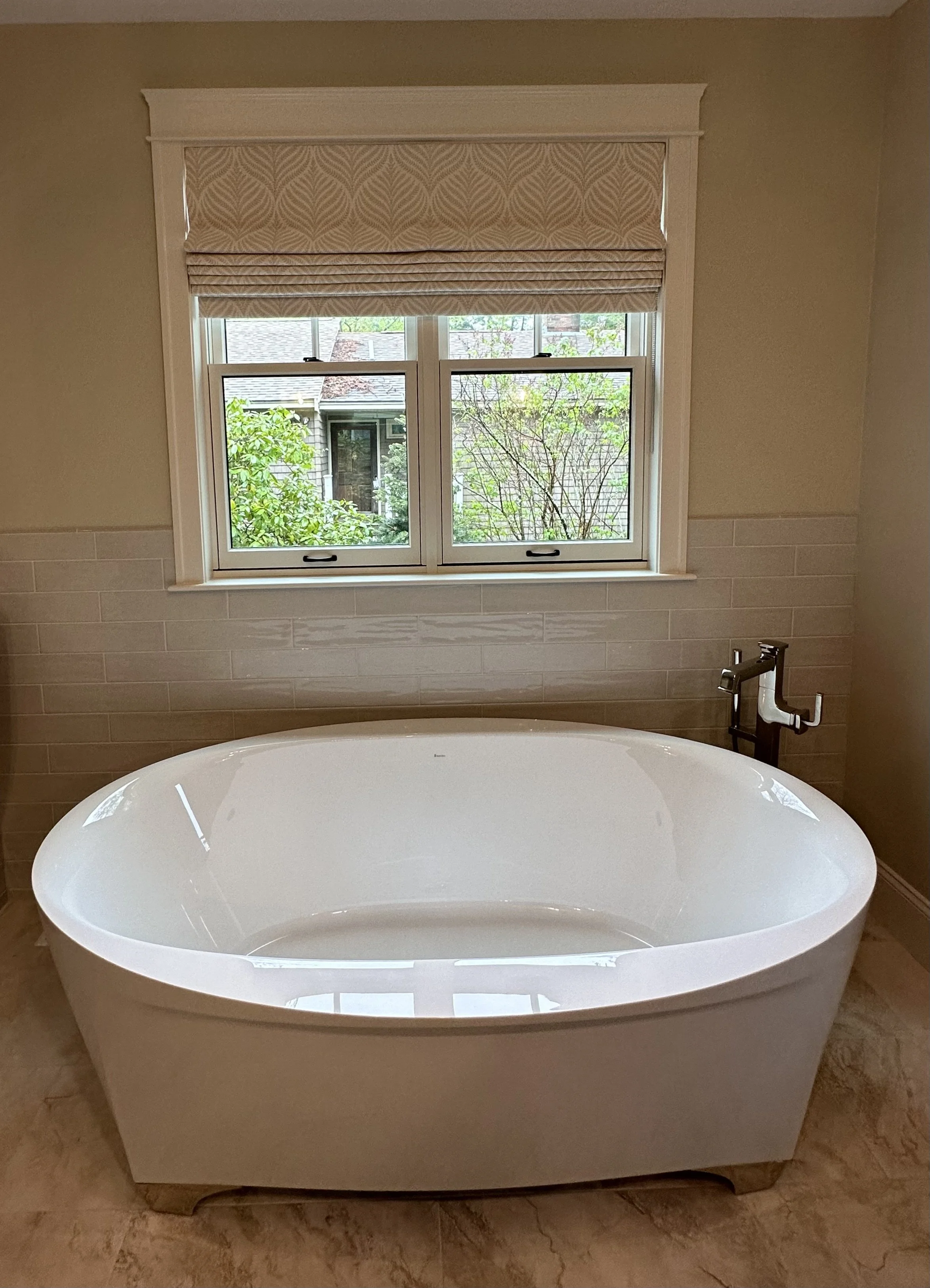 Custom fabric roman shade cordless