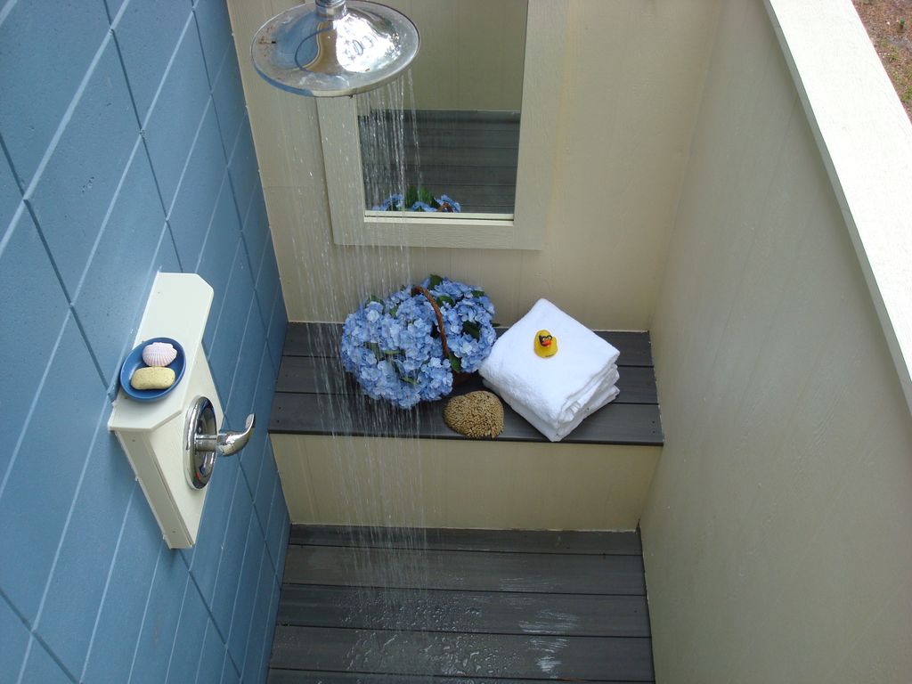  Ahhhhh. Perfect ending to the perfect day: a private rainshower. 