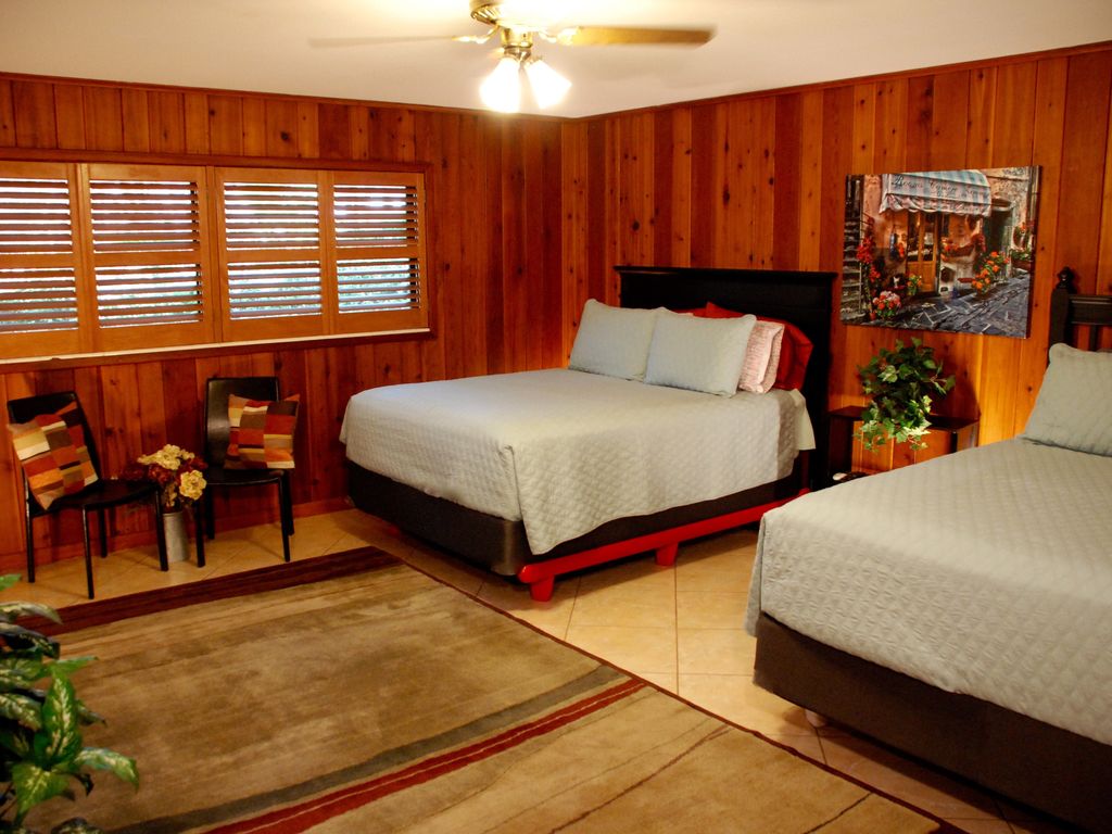  The spacious cedar-panelled master suite features two queen premium bedding sets. 