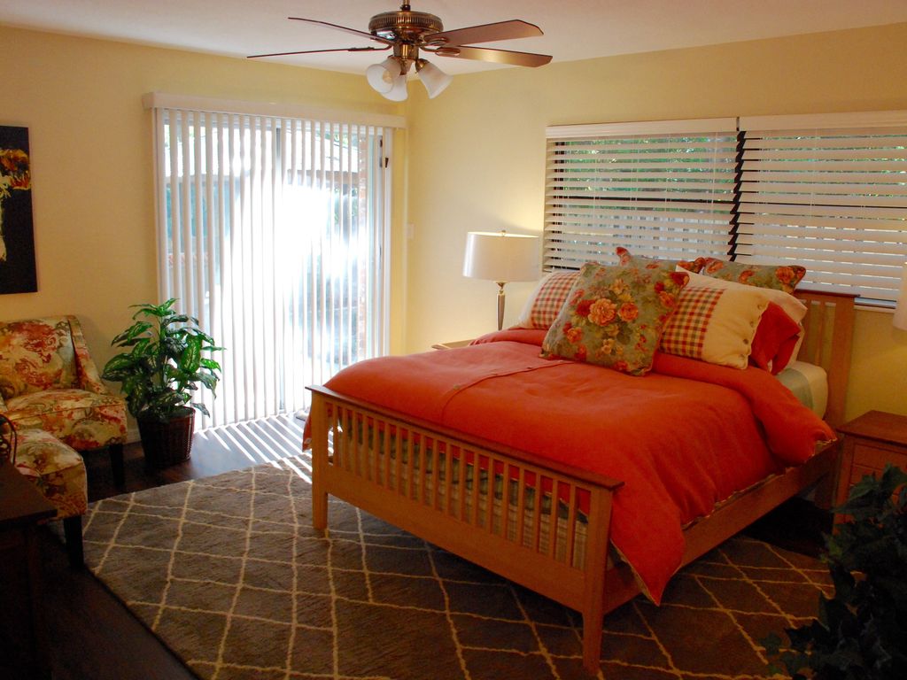  All bedrooms feature ceiling fans and luxurious 700-thread count linens. 