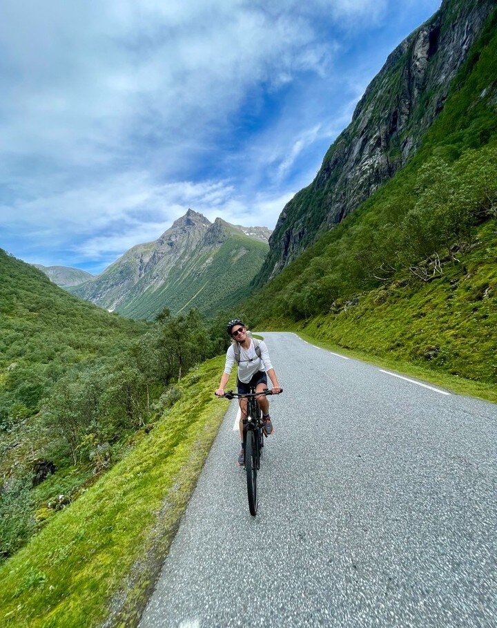 Cycling through Norangsdalen, &quot;Queen's Route,&quot; in Northern Norway is a bucket list trip for many cyclists. Here, a narrow road is winds between towering mountains, revealing beautiful lakes and mountain pastures. 
.
The cycling routes aroun