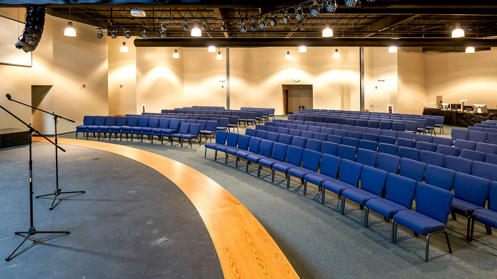 Crossroads-Community-Church-Hampstead-Auditorium-04.jpg