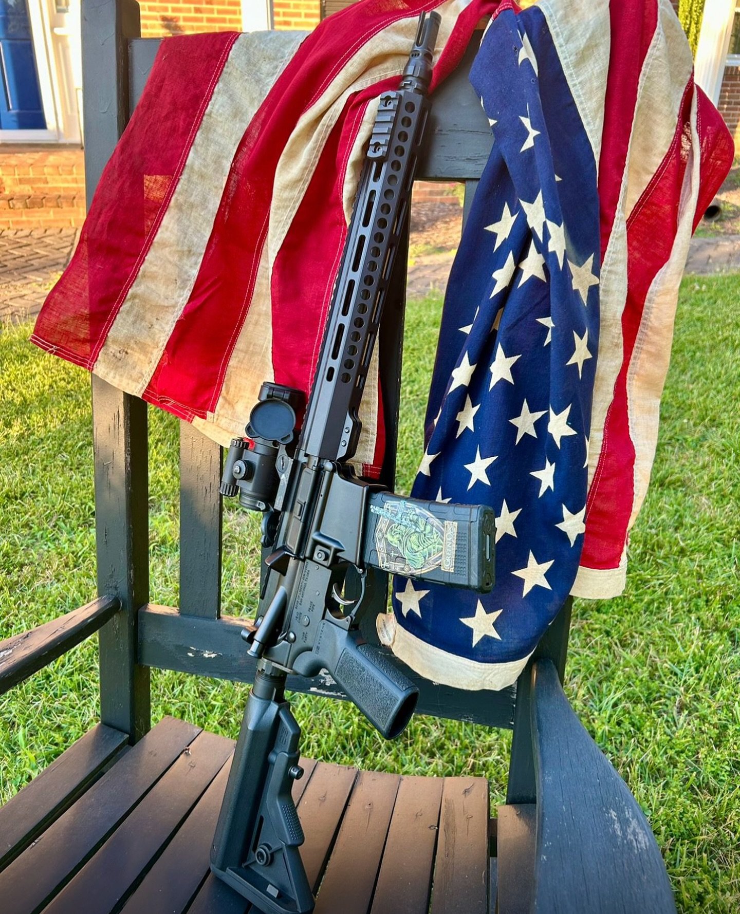 🇺🇸 Today, we honor two great American traditions: the Army Birthday and Flag Day! 🇺🇸
To all our fellow soldiers&mdash;wishing you a proud and honorable Army Birthday! 

📸 @green_ops_luke @sonsoflibertygw 

#ArmyBirthday #FlagDay #USA #AmericanPr