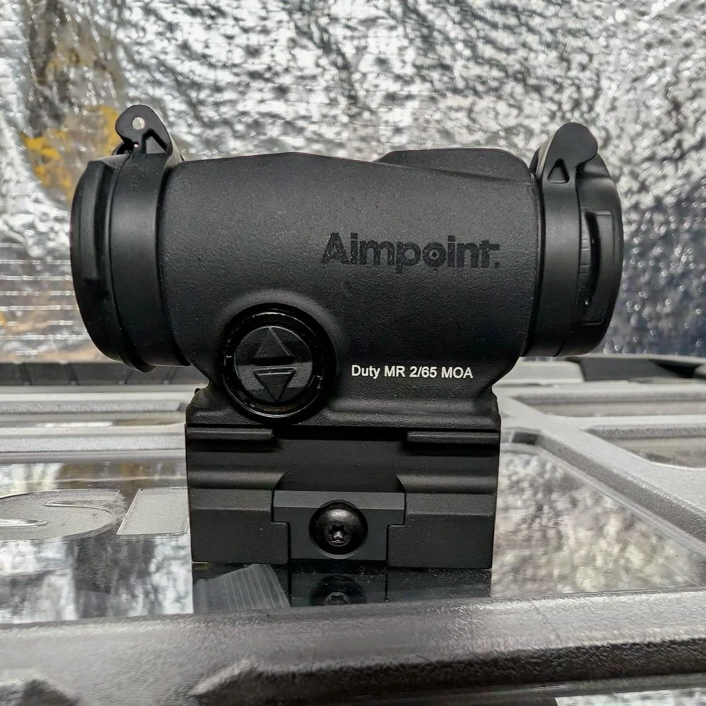 π¦ Mail call! Just got our hands on the new @aimpointusa DUTY RDS™ MR π
Multi-reticle, 2 MOA dot + 65 MOA ring, 30,000 hrs runtime, submersible, lightweight and built like a tank. πͺ
Can’t wait to put this optic to work on the range π₯
