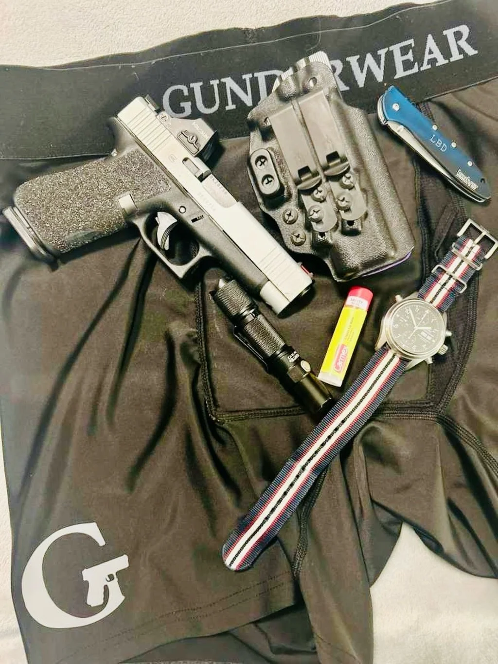 🔥 Built for comfort. Carried with intent 🖤
EDC essentials with @green_ops_luke :  @glockinc , @tenicorusa , @gunderwear.us , and an @iwcwatches_us ⏱️ @watchesofespionage 

#EDC #EverydayCarry #WeekendCarry #PocketDump #PreparedEveryday #Glock #Gloc