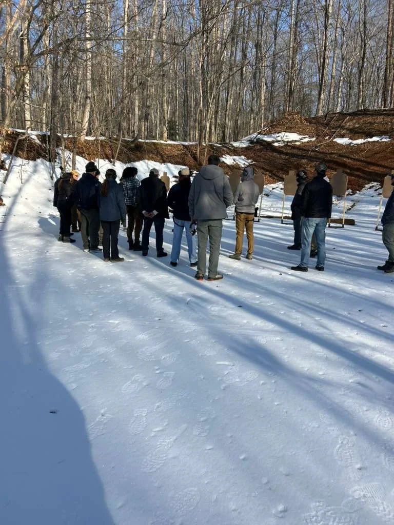 Photo dump ❄️| Pistol Fundamentals &ndash; Manassas, VA 🇺🇸
Historic snowstorm. Freezing temps. Snow-covered range: 
&bull; 16 students.
&bull; 0 no-shows.
&bull; No excuses &mdash; just solid work.

This was only our 2nd class of the year after mul