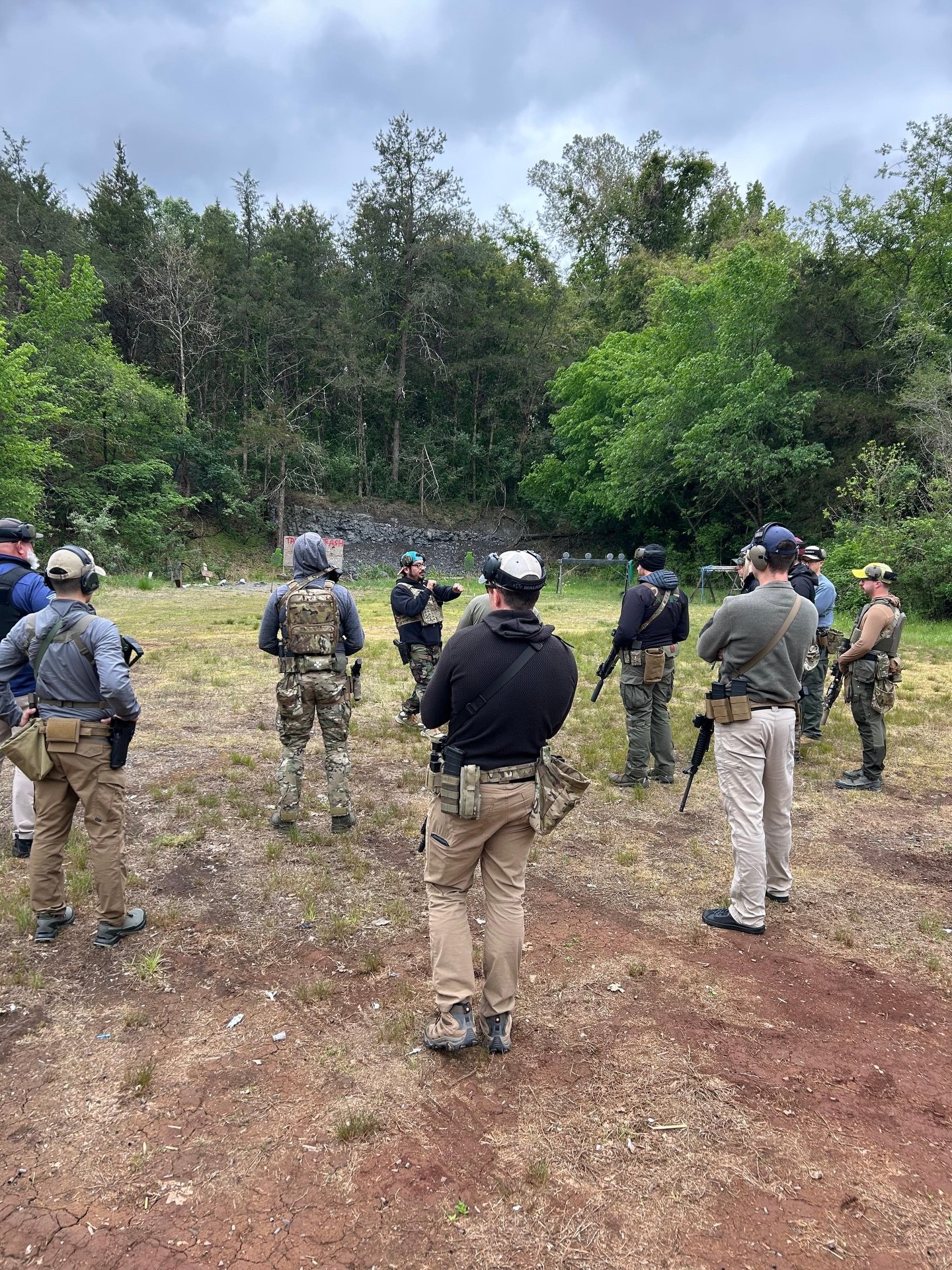 Day 2 our Tactical Pistol Carbine Course 🇺🇸 SWIPE 👈🏻

Barricades, transitions, and shooting on the move.
Putting the basics together at speed and staying accountable under pressure.

Instructor rifles &mdash; @sonsoflibertygw guns, all suppressed