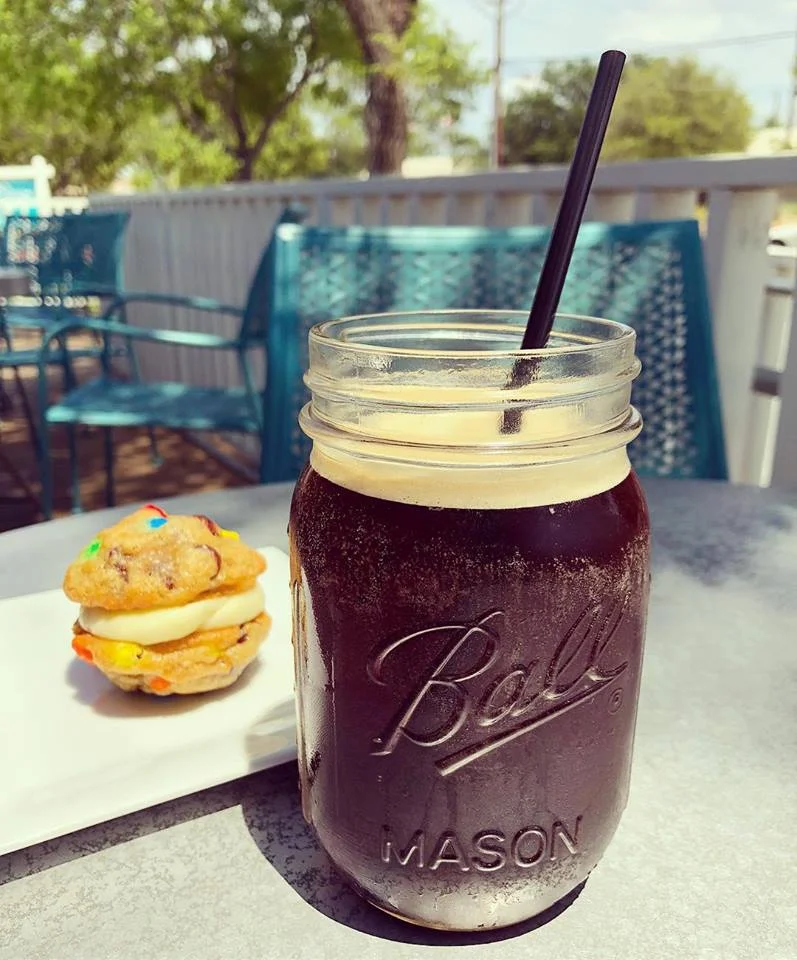 Nitrogen infused cold brew coffee