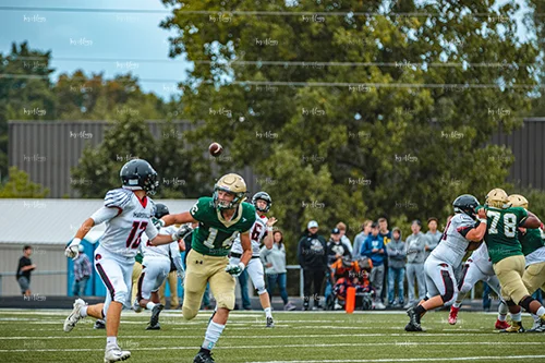 MHSFB19 Lumen Christi Gameday-19_500pxwm.jpg
