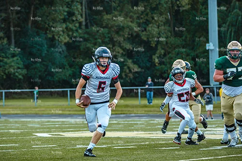 MHSFB19 Lumen Christi Gameday-34_500pxwm.jpg