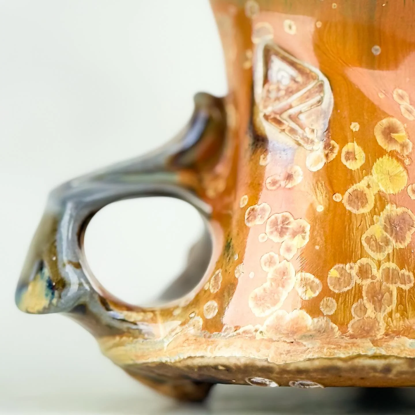 Tomorrow is the day!  Drop your email on my website to join the newsletter for a sneak preview of the Suay Originals that I&rsquo;ll have available at 3pm PST tomorrow. 🚀
.
.
.
#sodafired #sodakiln #sodafiredpottery #unique #hanmade #elevated