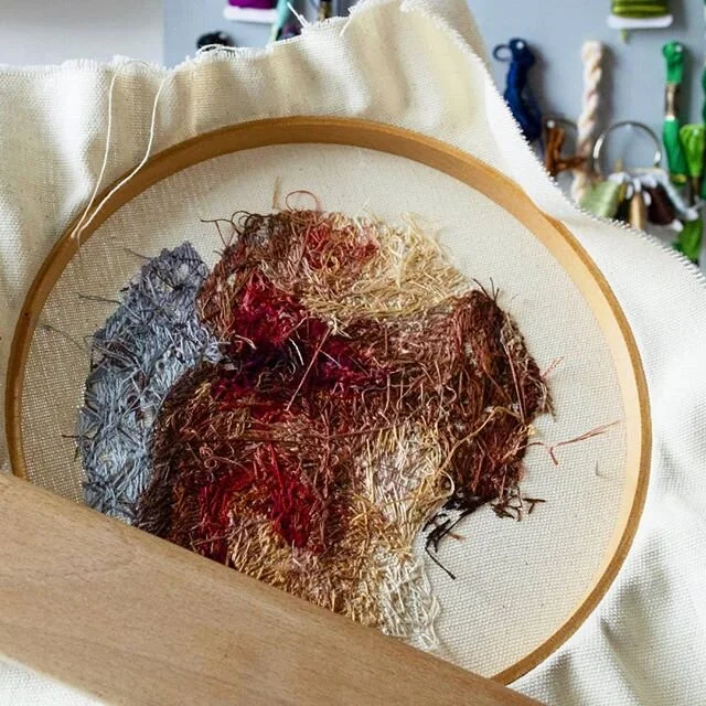 i love to show my backside.
got a migraine today so i couldn't finish this piece 😥 im so close!!
&bull;
&bull;
&bull;
#hoopguts #embroideryart #handembroidery #fiberart #queerartist #queerart #wip #needlepainting #fiberartistsofinstagram