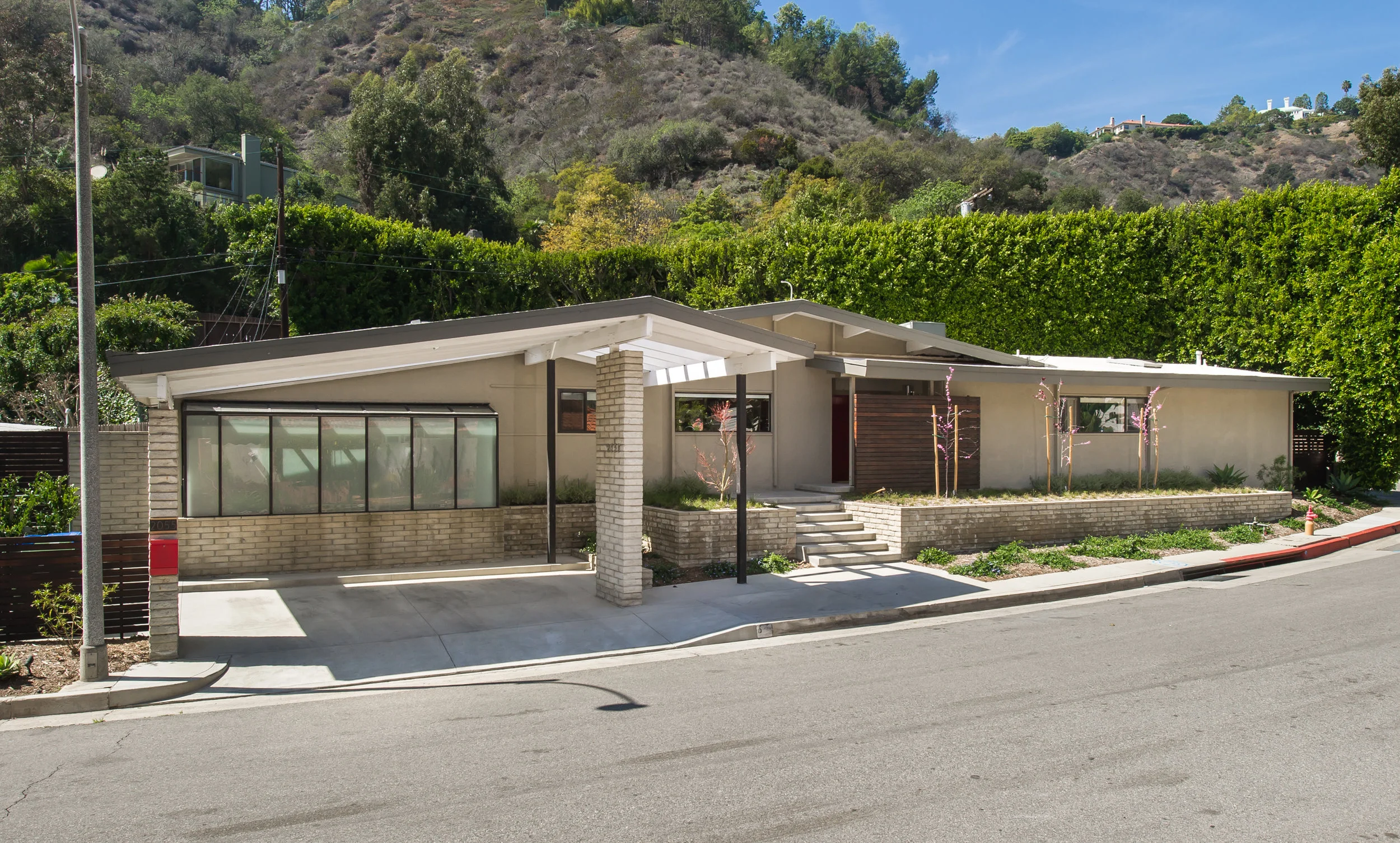 2055beverly-high-1.jpg