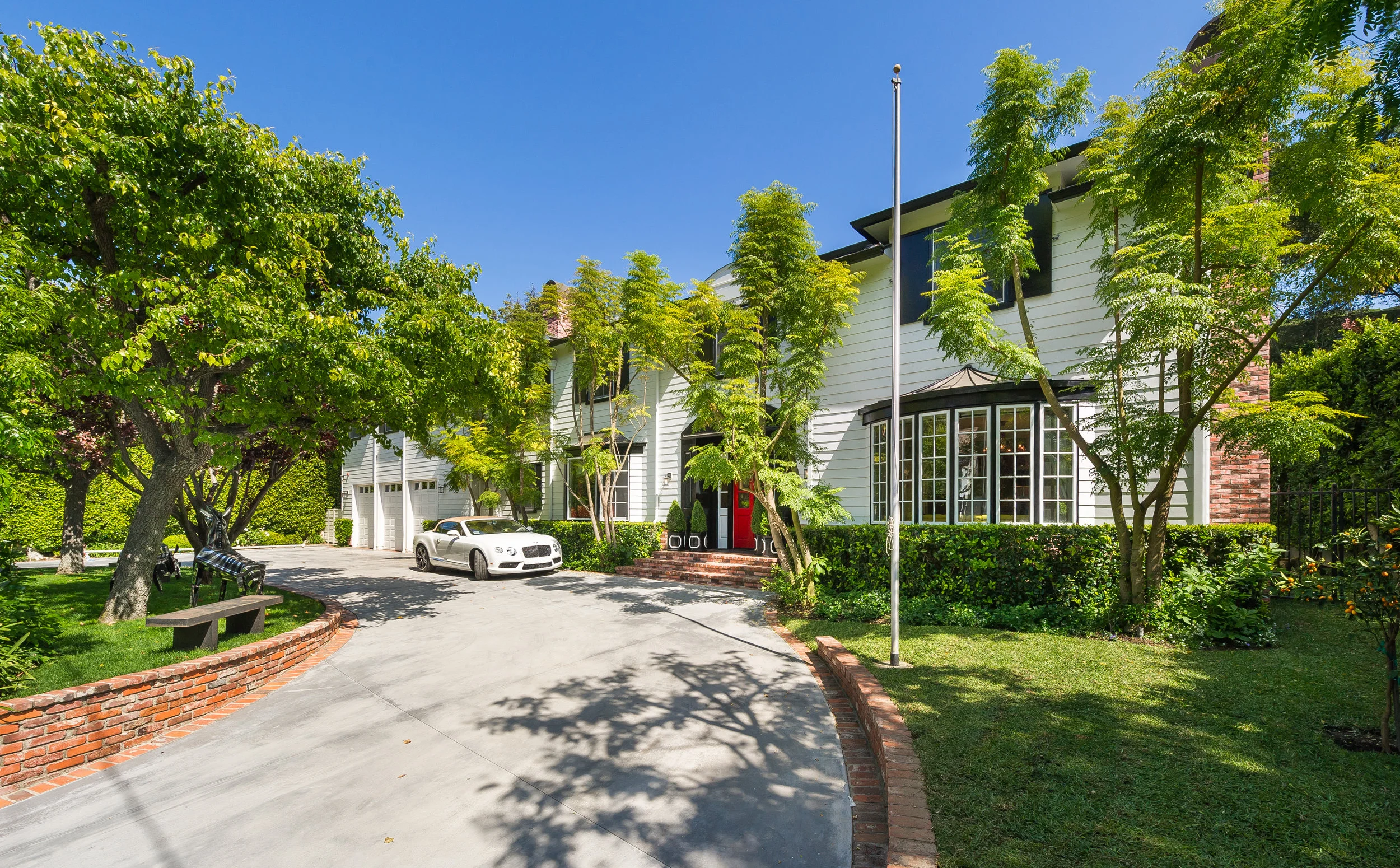 2578hutton-1.jpg
