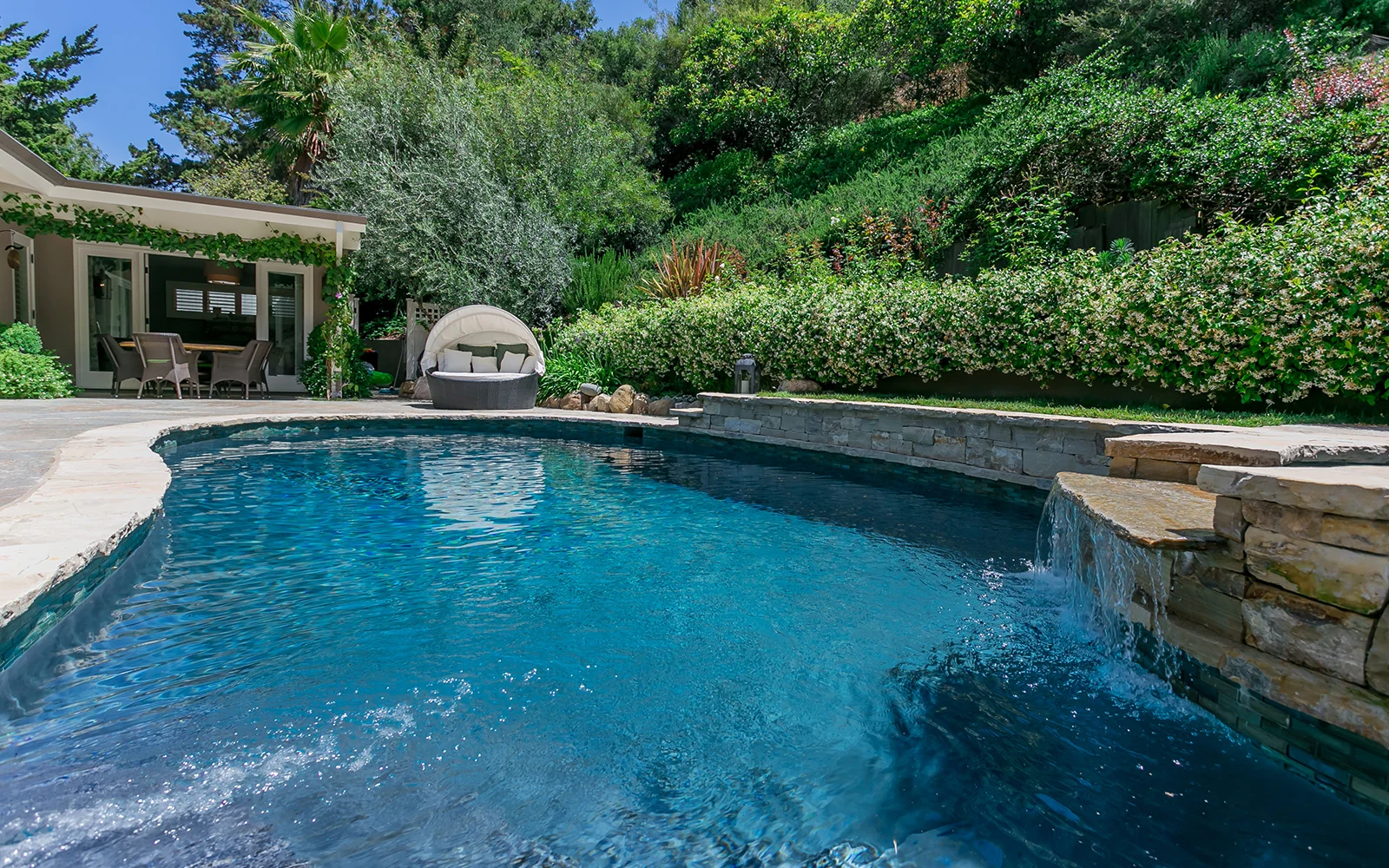 2552BenedictCanyonDr_ZG_12.jpg