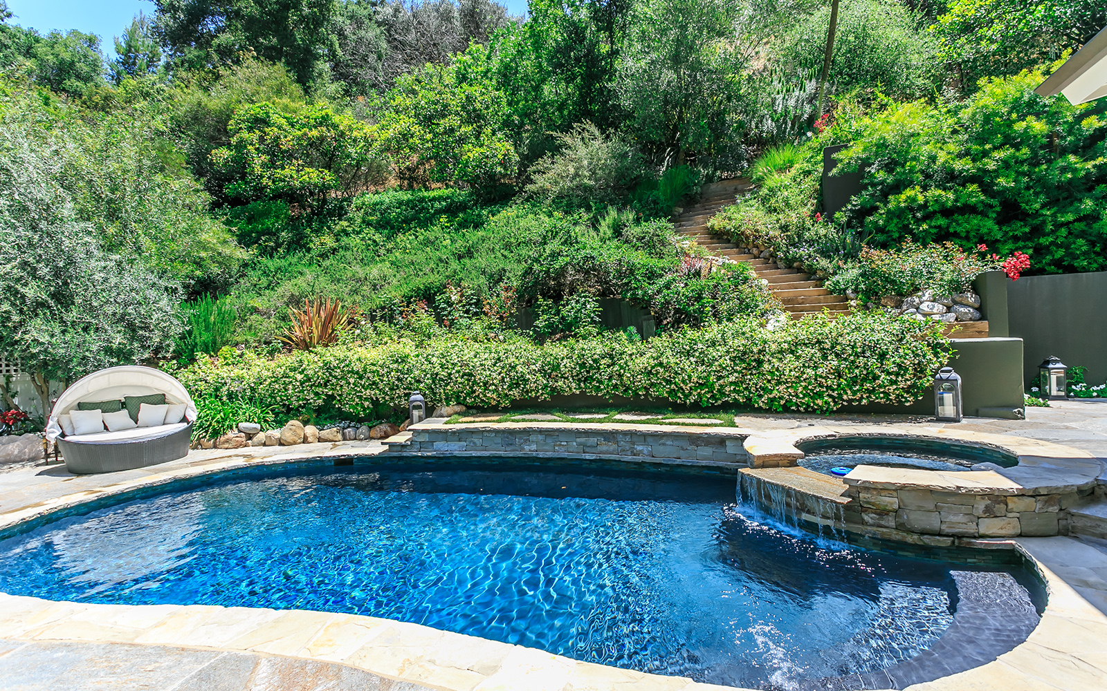 2552BenedictCanyonDr_ZG_13.jpg