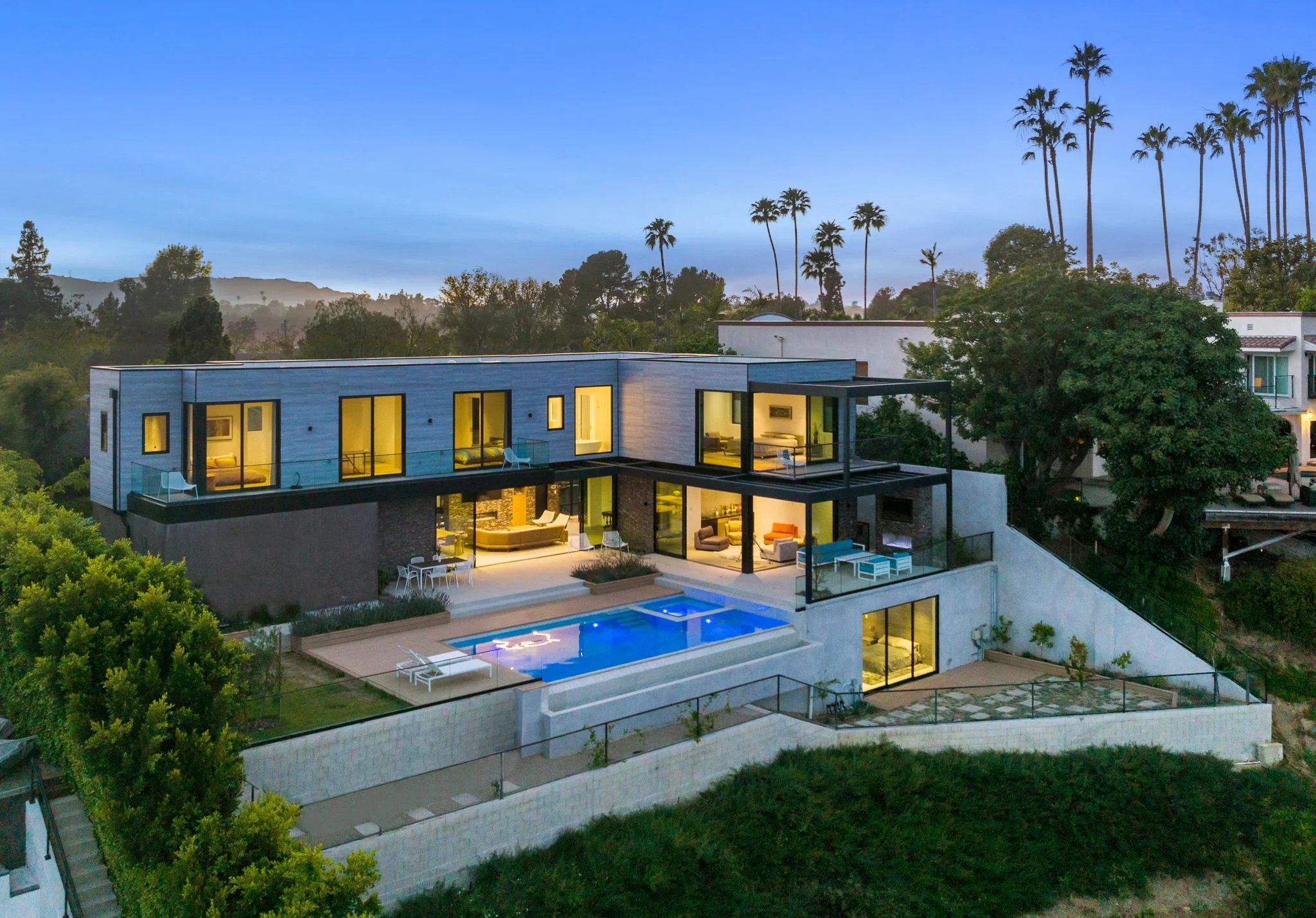 2-web-or-mls-2200-stradella-rd.jpg