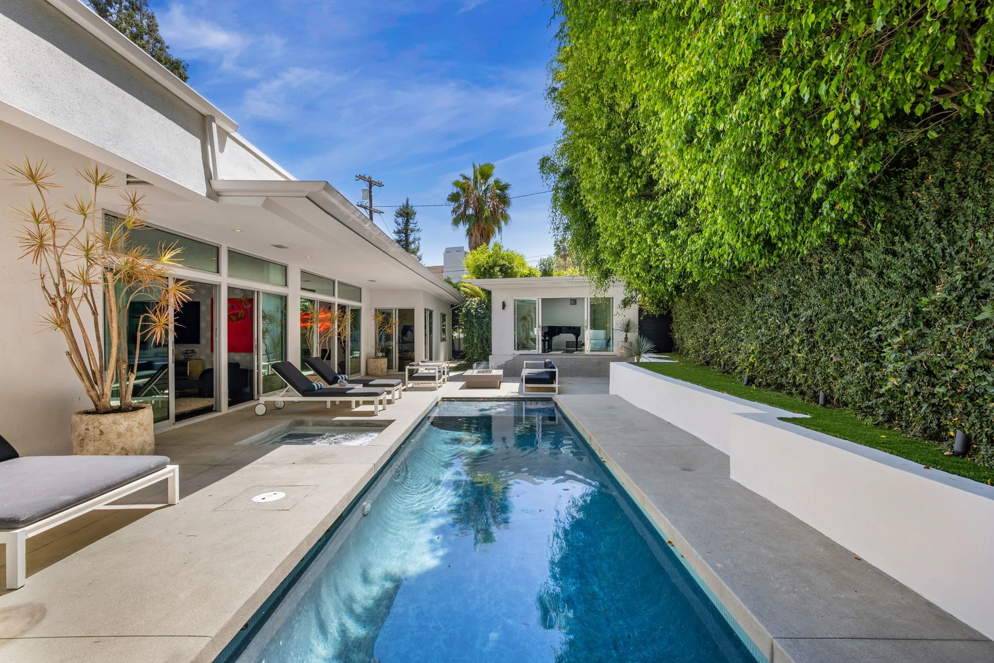 050_Beverly 1311_by mrbarcelo.jpg