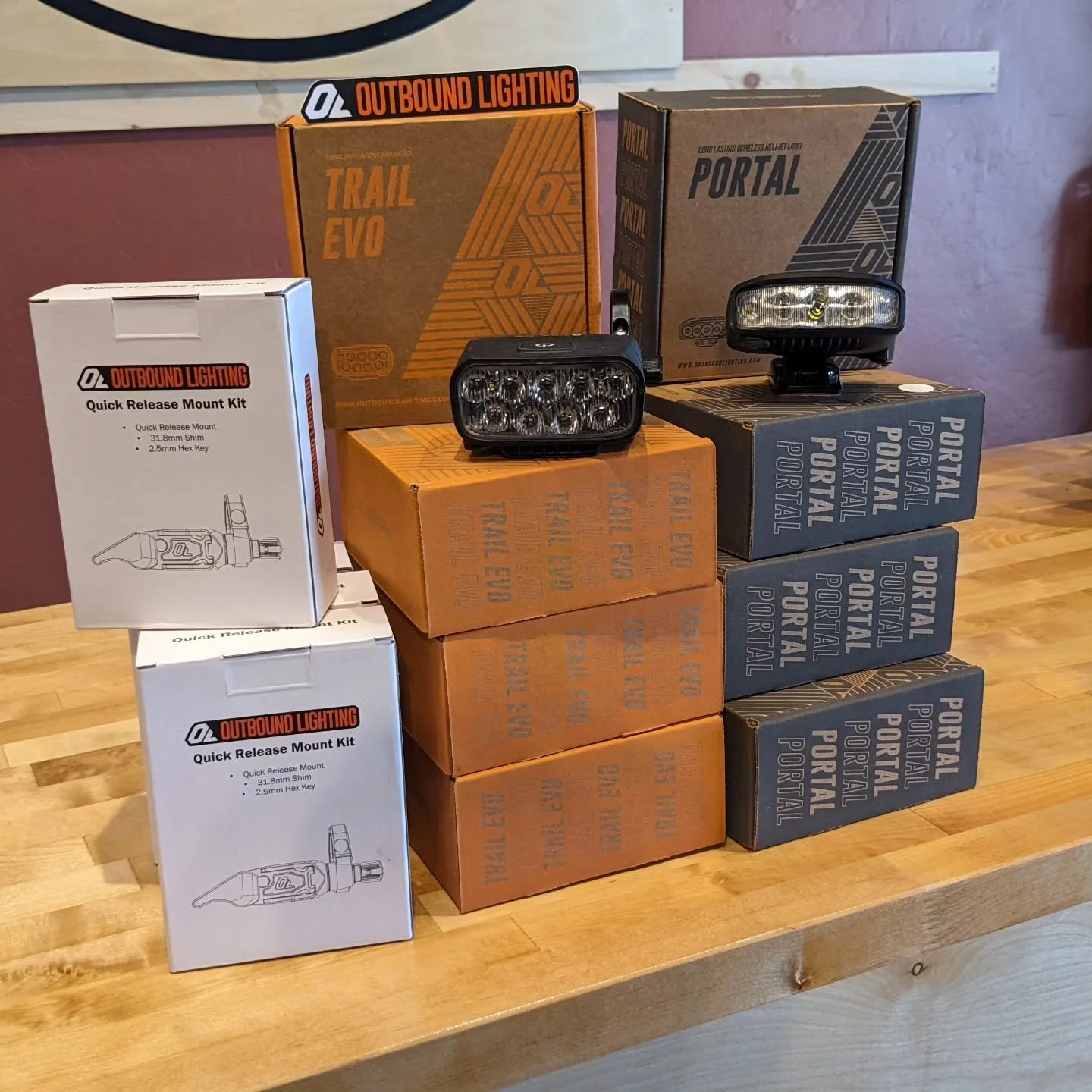 The days may be getting shorter, but your rides don't have to get shorter. 🔦 @outboundlighting in stock now.