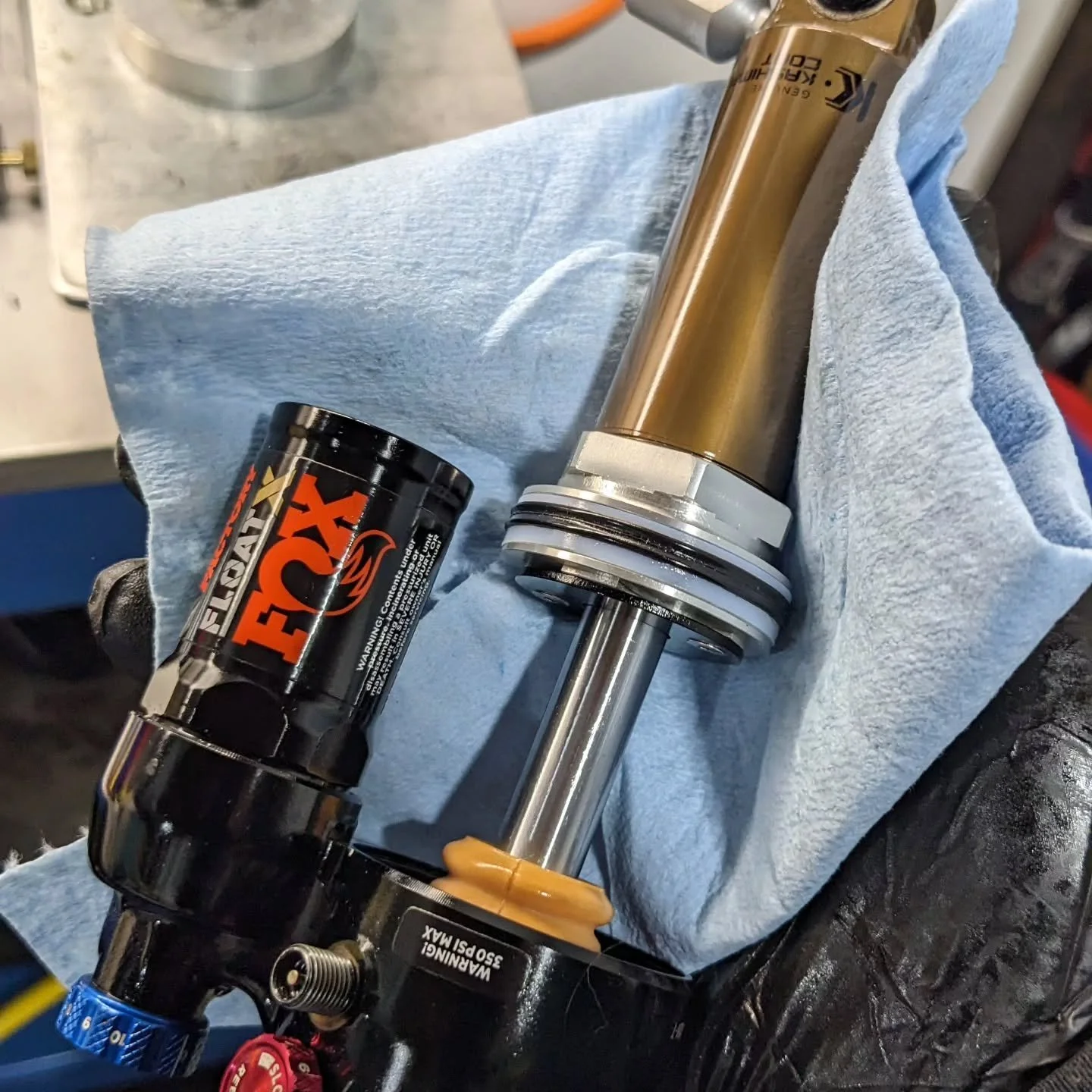 A little bit of today. Some overhauls and retunes. Suspension bench has been packed recently, great way to start the year. 
Time to get your suspension dialed to take full advantage of the incoming hero conditions! 

#suspension #overhaul
#mechanic #