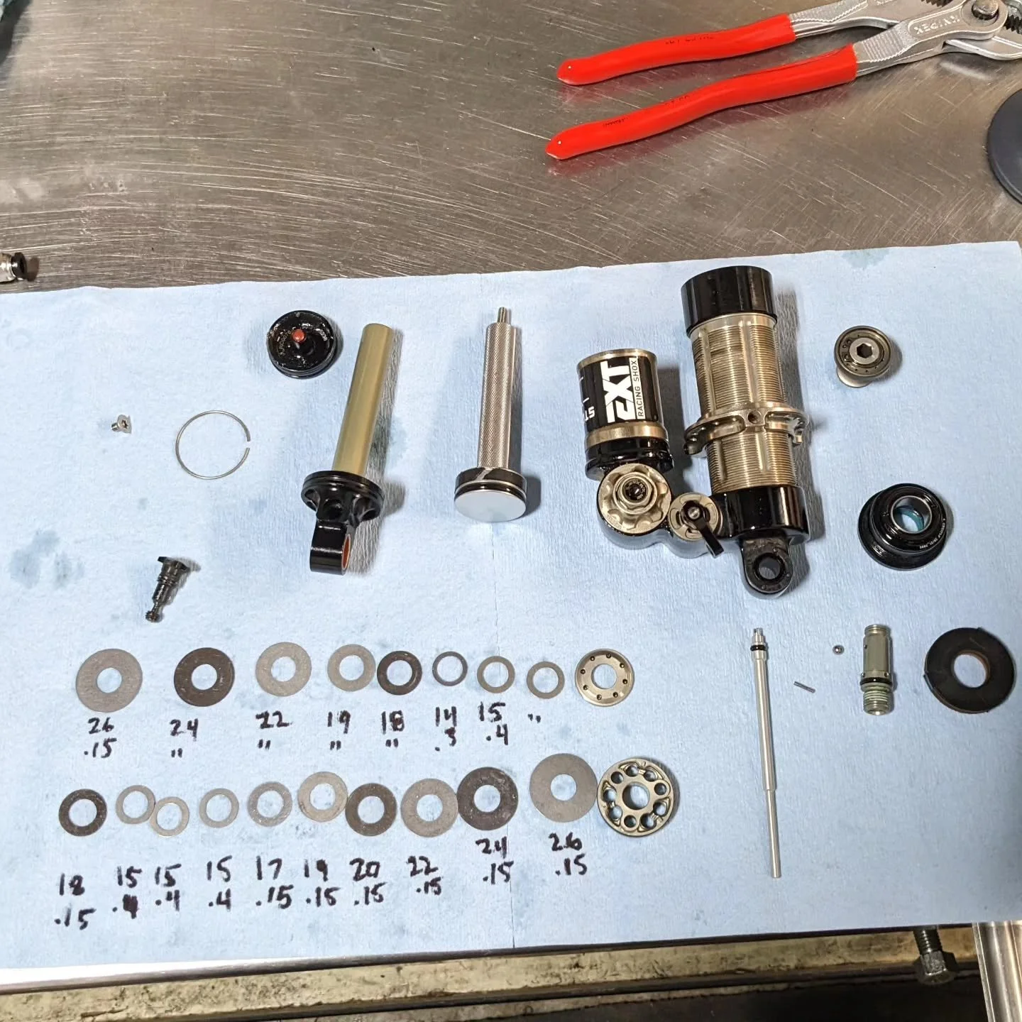 Been a very busy winter, big things coming! Stay tuned. 
.
.
.

#santacruz #suspension #mtb #service #aptos 
@ext_usa @fox @canecreekusa @rockshox @santacruztrails @hollisterhillssvra @theoldwrigleybuilding @boschebikesystems.us @boschebikesystems