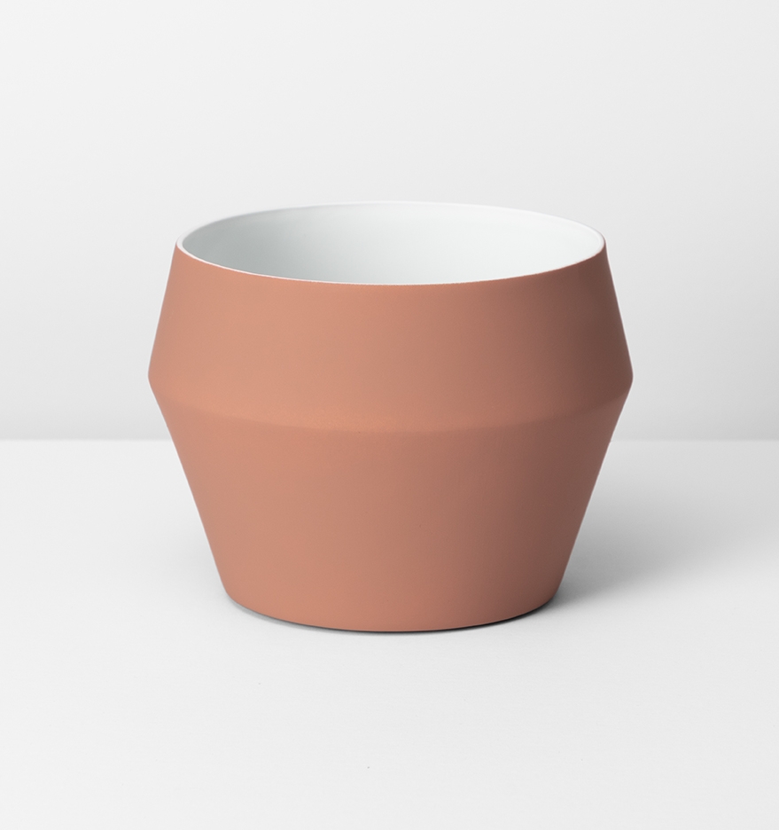 romo_planter_medium_rust_darommru_web.jpg
