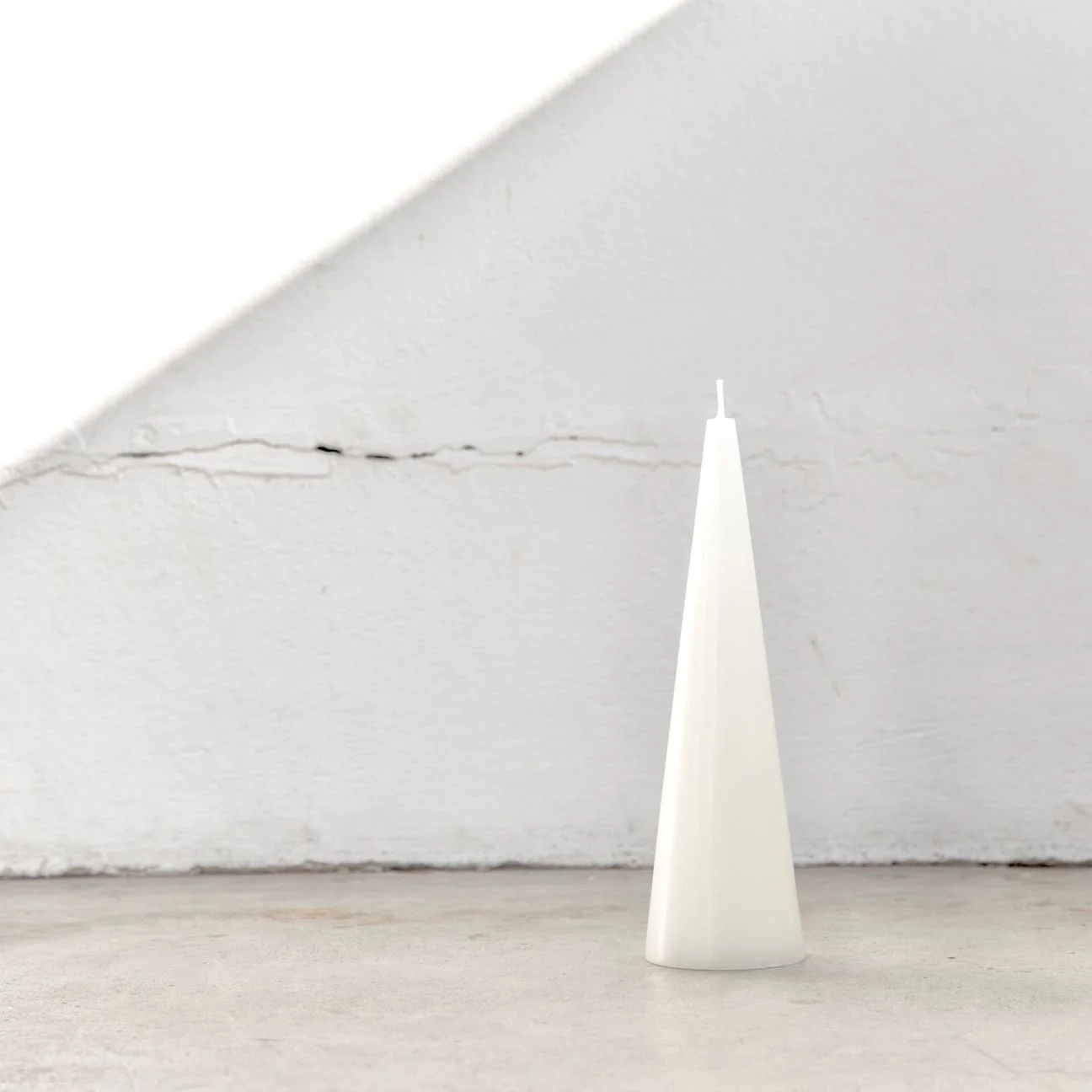 CK_Cone_White_M_8854edfa-2500-4f03-9b6f-7fb3e281afc2_1296x.jpg
