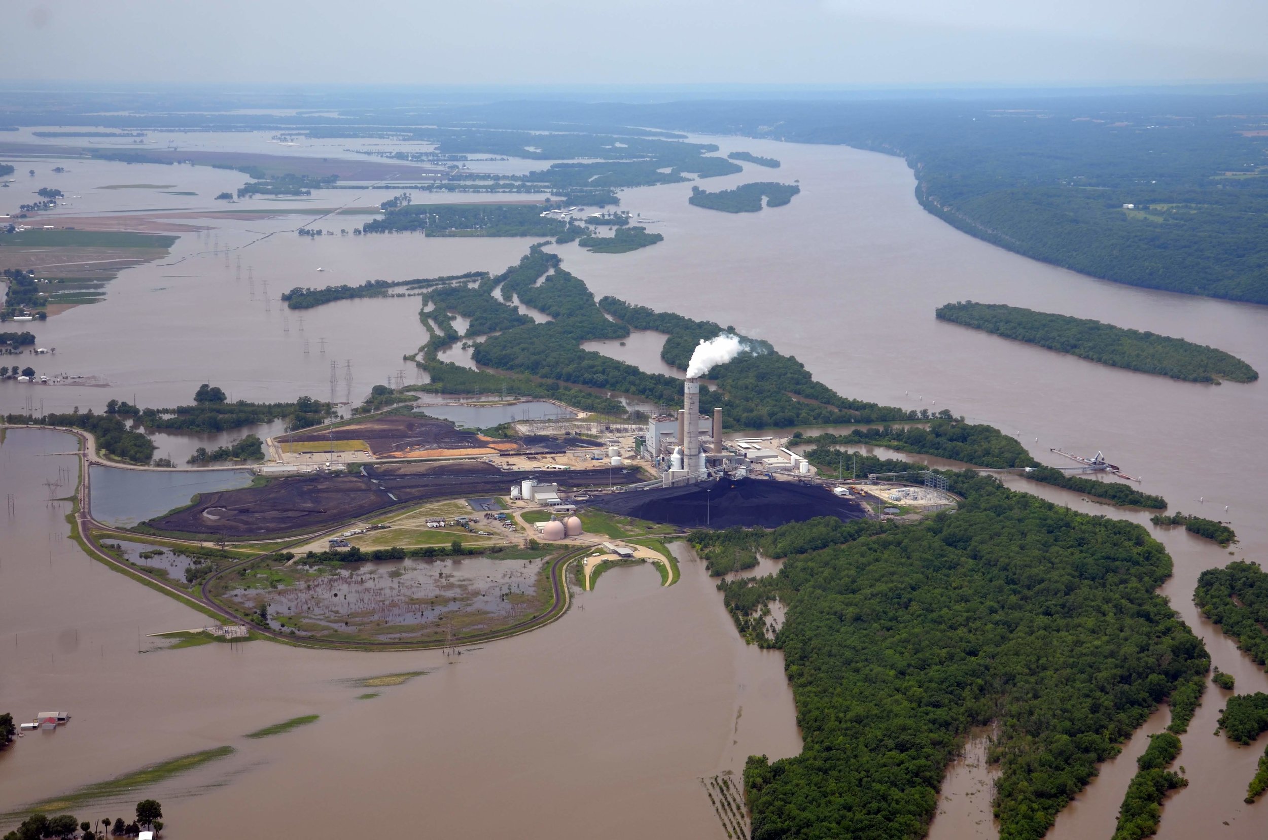   Ameren’s Sioux Power Station at the confluence between the Mississippi and the Missouri Rivers | Photo taken on June 3, 2019 by Derek Hoeferlin  