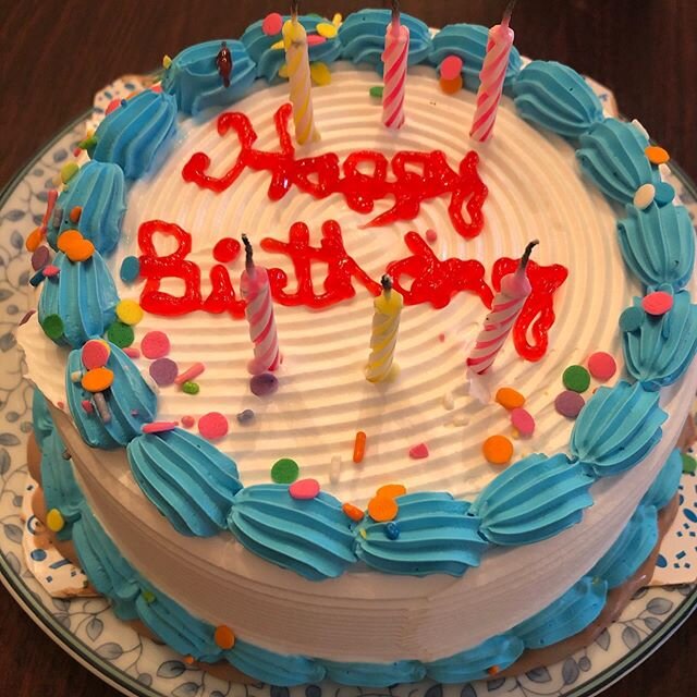 🥳 #happybirthdaytome #carvel #icecreamcake