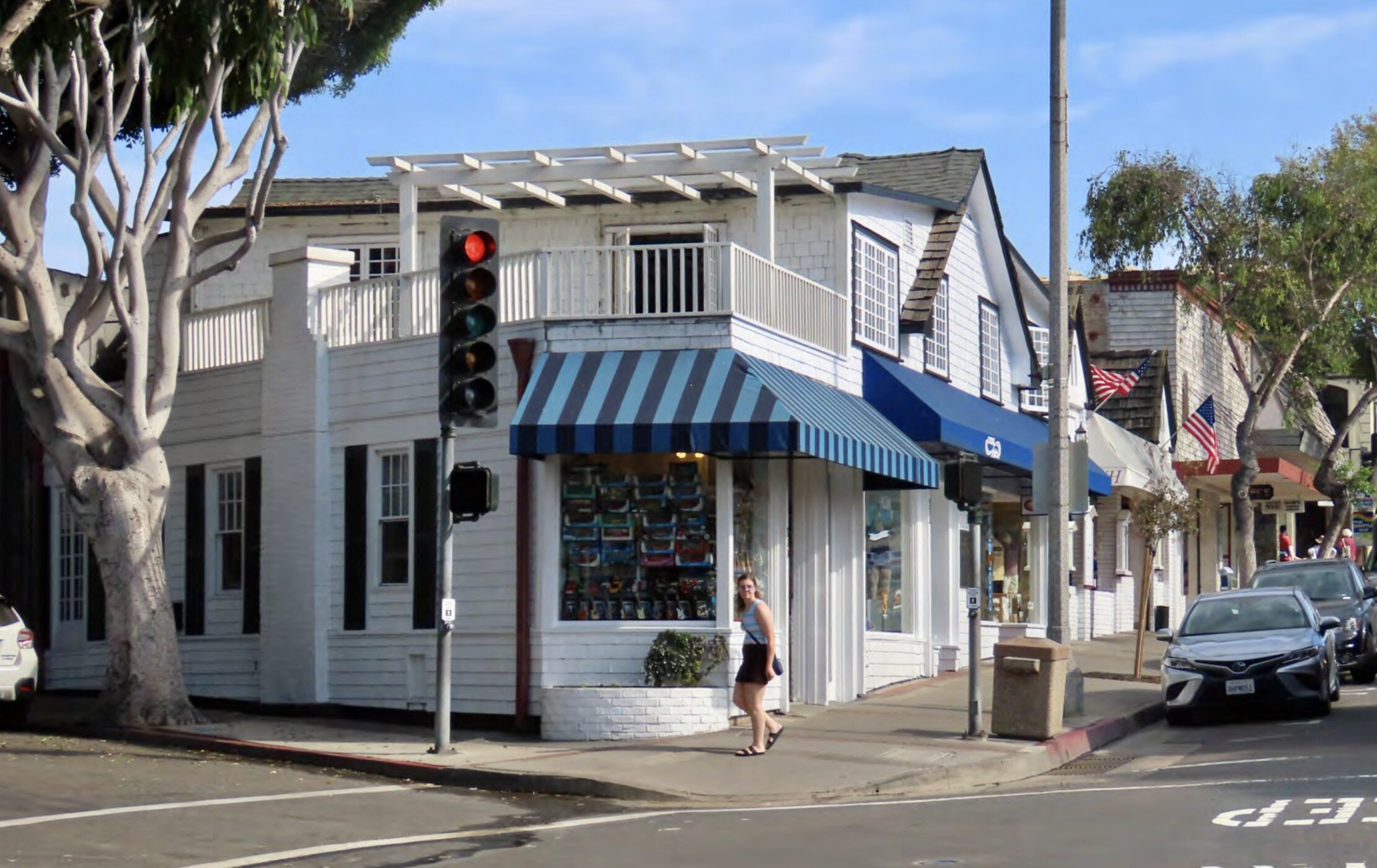 White House, 340 S. Coast Highway