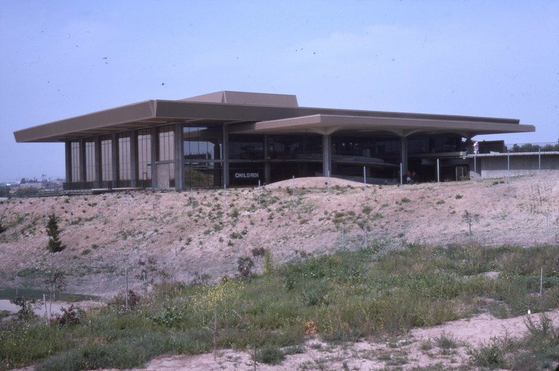 Huntington Beach Library, Central branch
