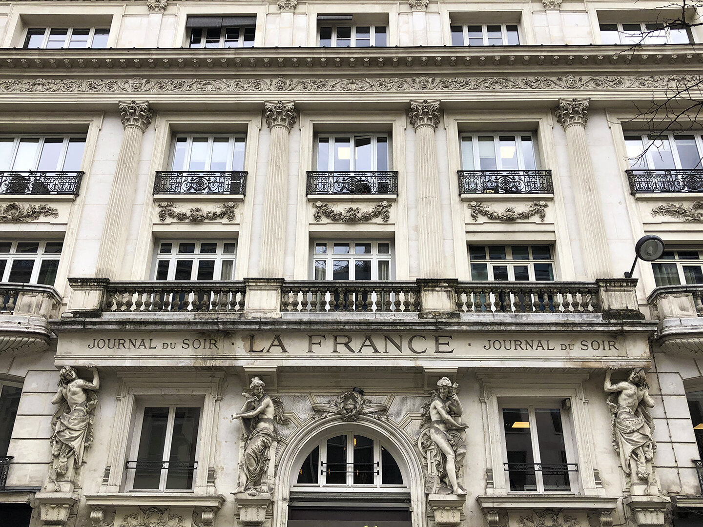 File:49 avenue Montaigne Paris.jpg - Wikimedia Commons