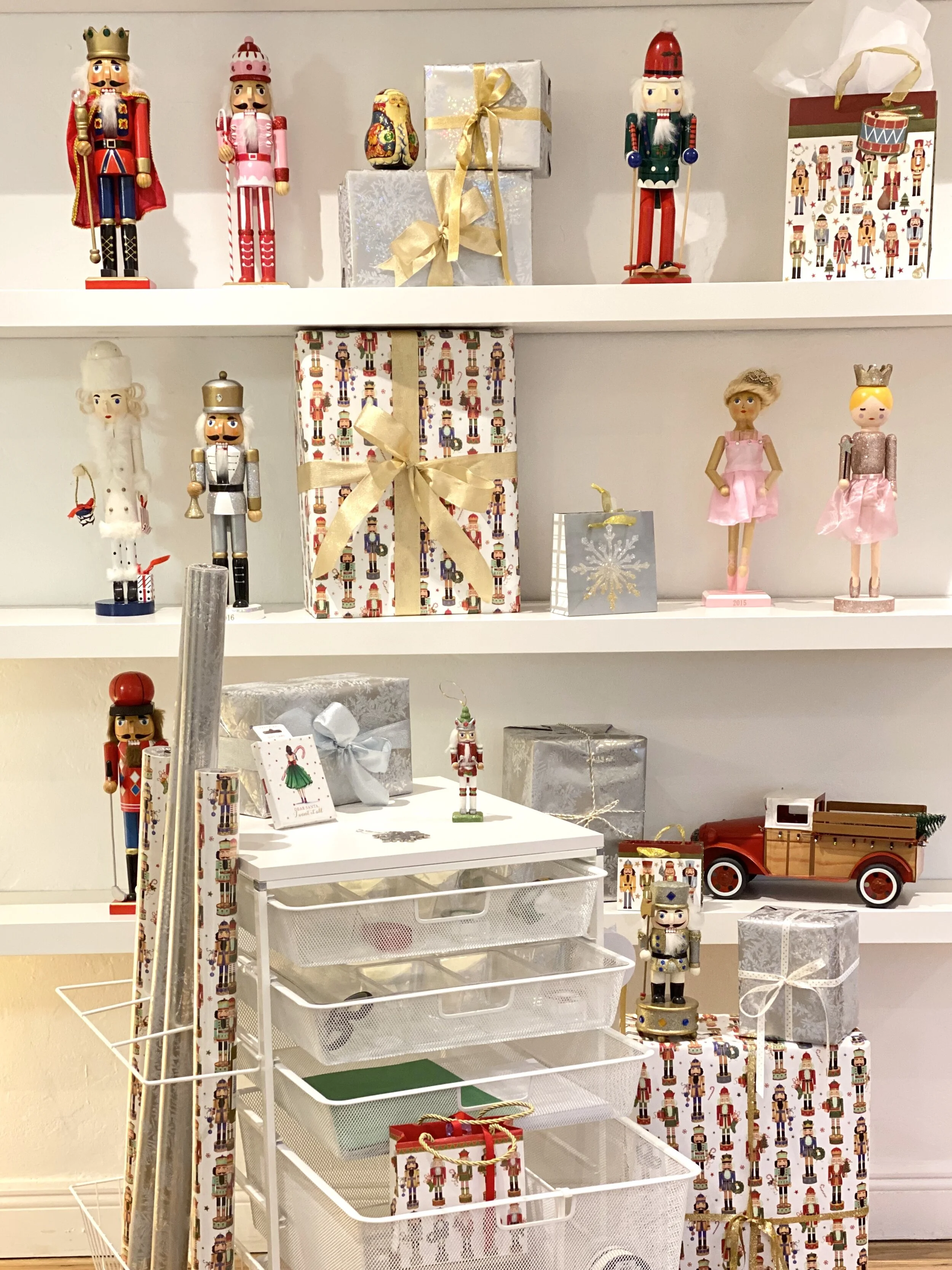 How to Thoughtfully Gift Wrap