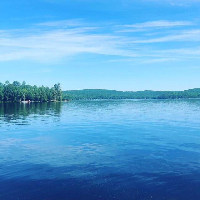 Happy Friday 🥂⁣
⁣
As Covid continues to change the way we live, many people are escaping to cottage country. ⁣
⁣
Some are renting for the season; While others are finally taking the plunge of cottage ownership. ⁣
⁣
Our Chestnut Park offices in cotta
