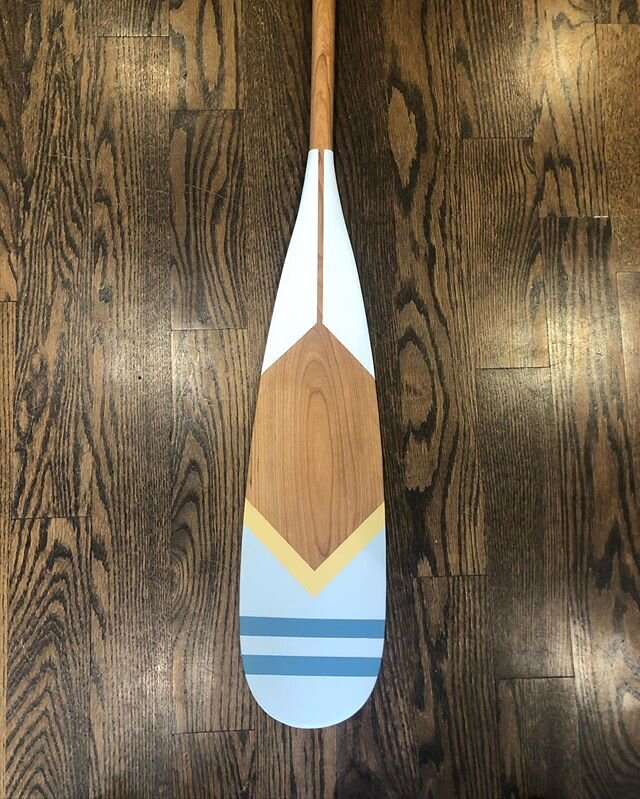 So excited to deliver this stunning hand painted paddle by @fthdesignservices to my clients tomorrow!! 🚣⁣
⁣
I may have found my new obsession 💛💚💙⁣
⁣
Who wants one for their cottage wall?? ⁣

#rachellevyhomes #cottagelife #bestclientsever #cottage