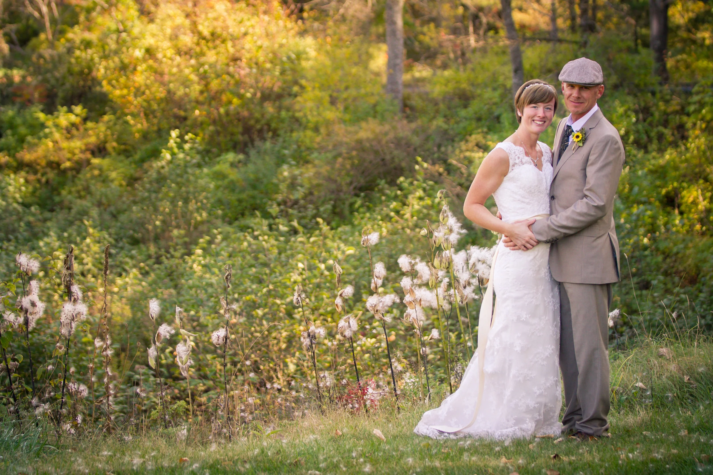 We can clearly see how happy Elissa and Scott are. What a great couple! We can see that summer is coming to an end, and fall is here as plants are starting to change, and the leaves are turning colors. It makes for a great backdrop!