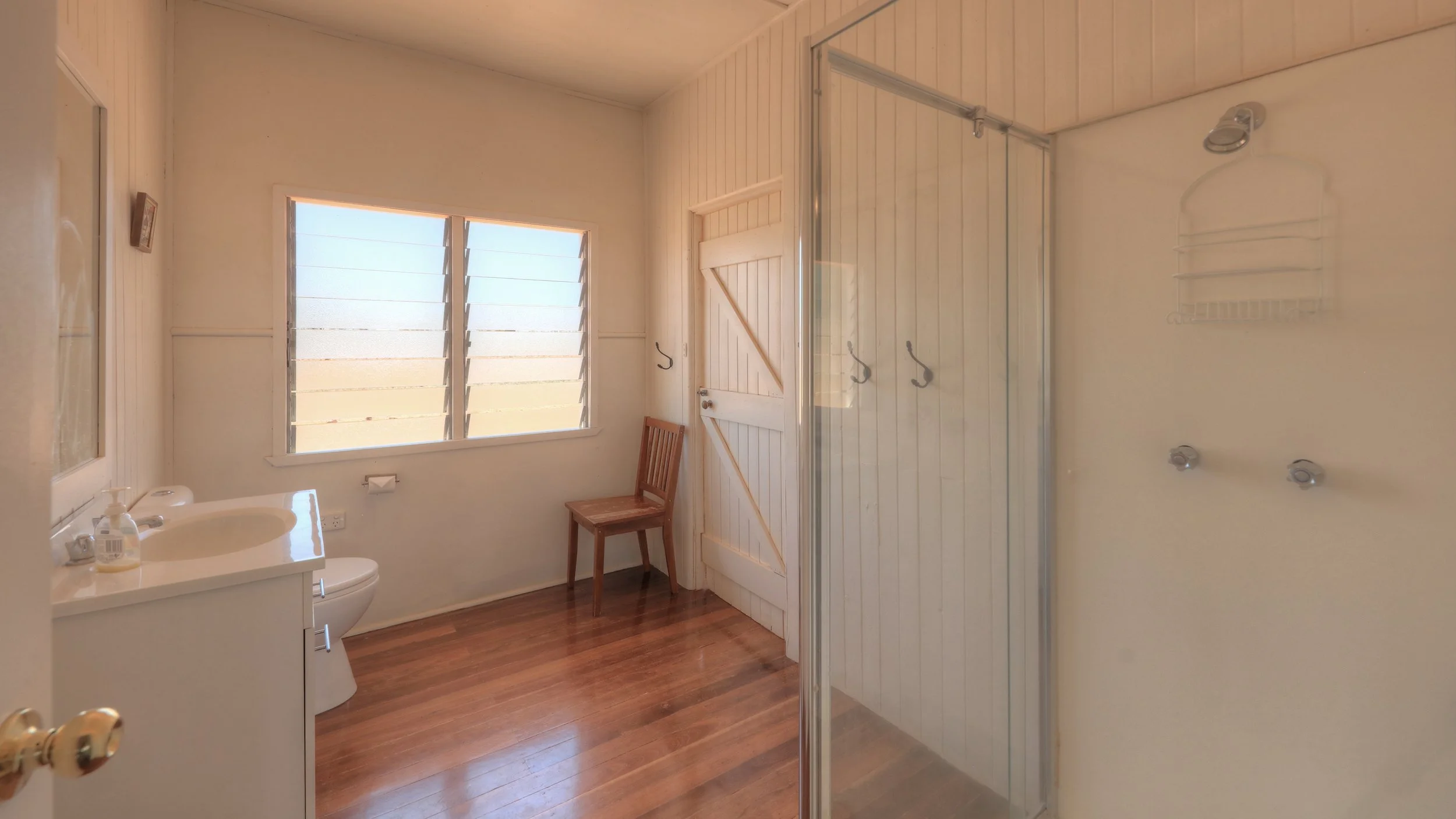 stay-with-us-accommodation-the-lake