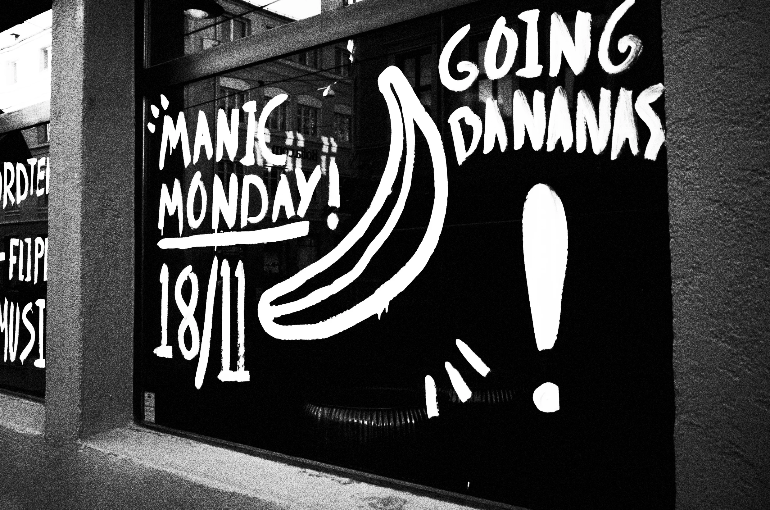 bANANAS FÖNSTER.jpg