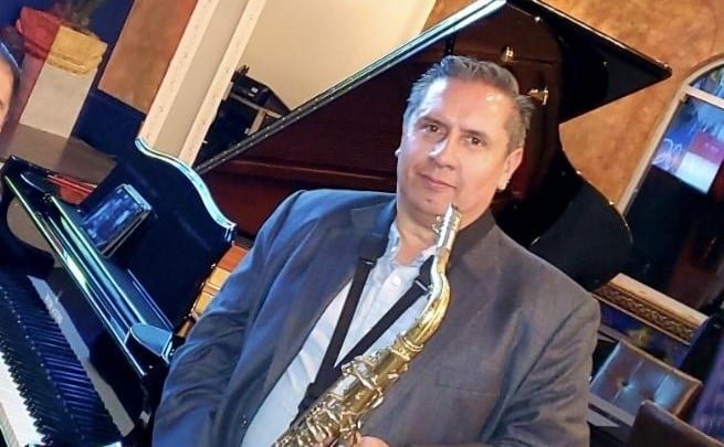 LIVE MUSIC - RAFAEL ORNELAS