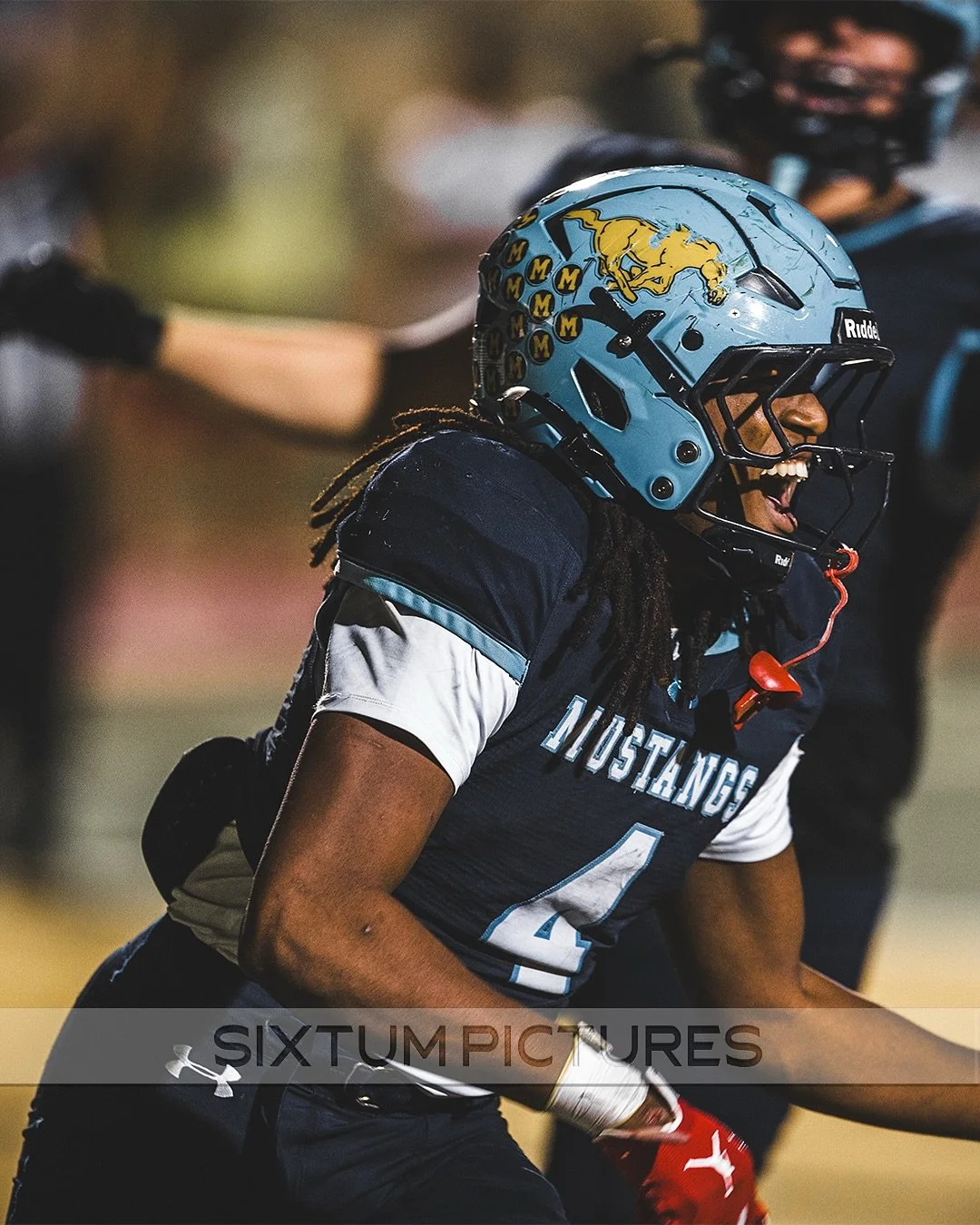 Braxton Speights @b.sp8sss rushes the ball for the triple overtime two point conversion to seal the game. Mcallen Memorial clinches the District Championship with win over Nikki Rowe at Mcallen Stadium tonight 🏈 
Memorial 33
Rowe 31
FINAL
Halloween 