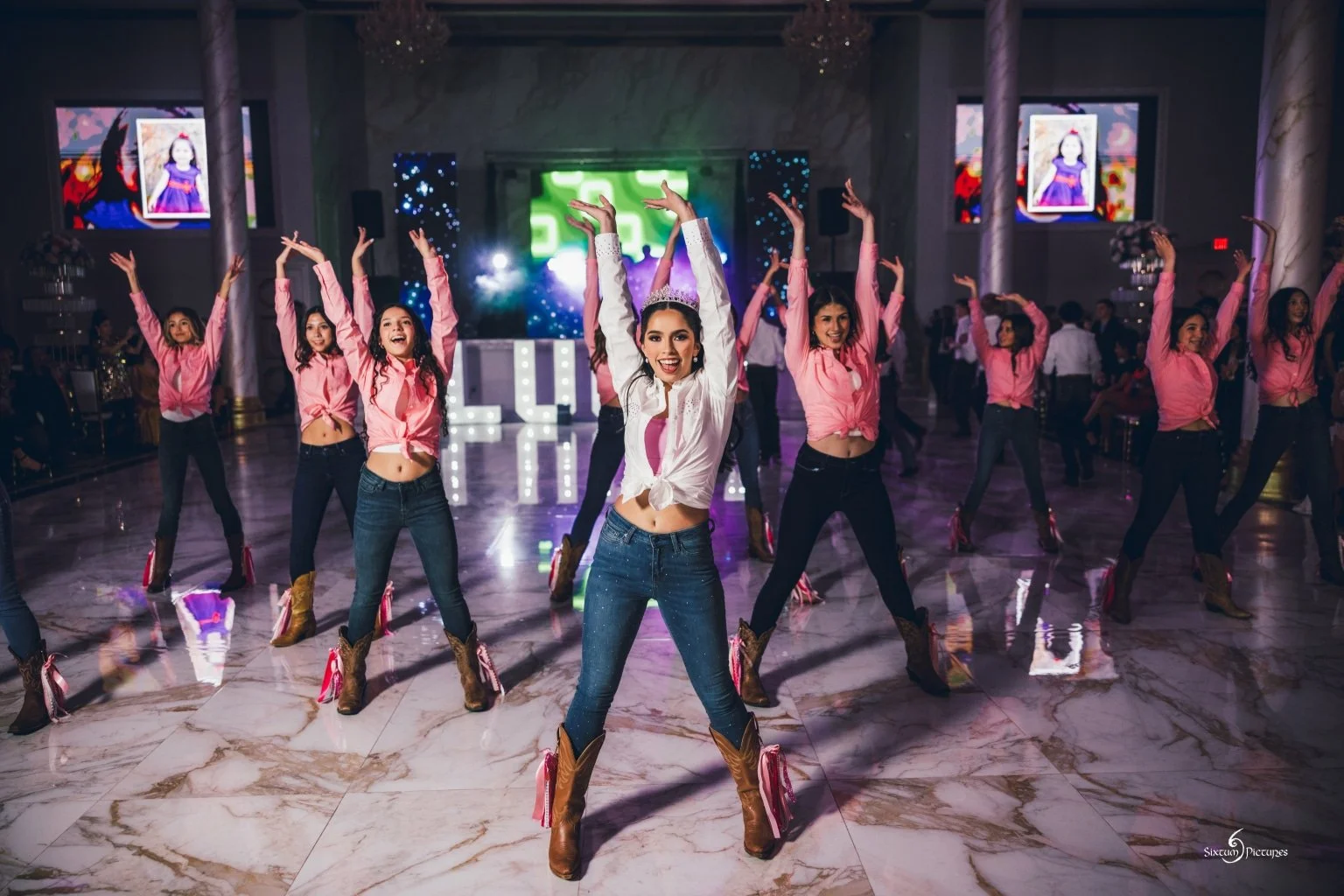 13 Group Dance - Sixtum Pictures-SIX16224.jpeg