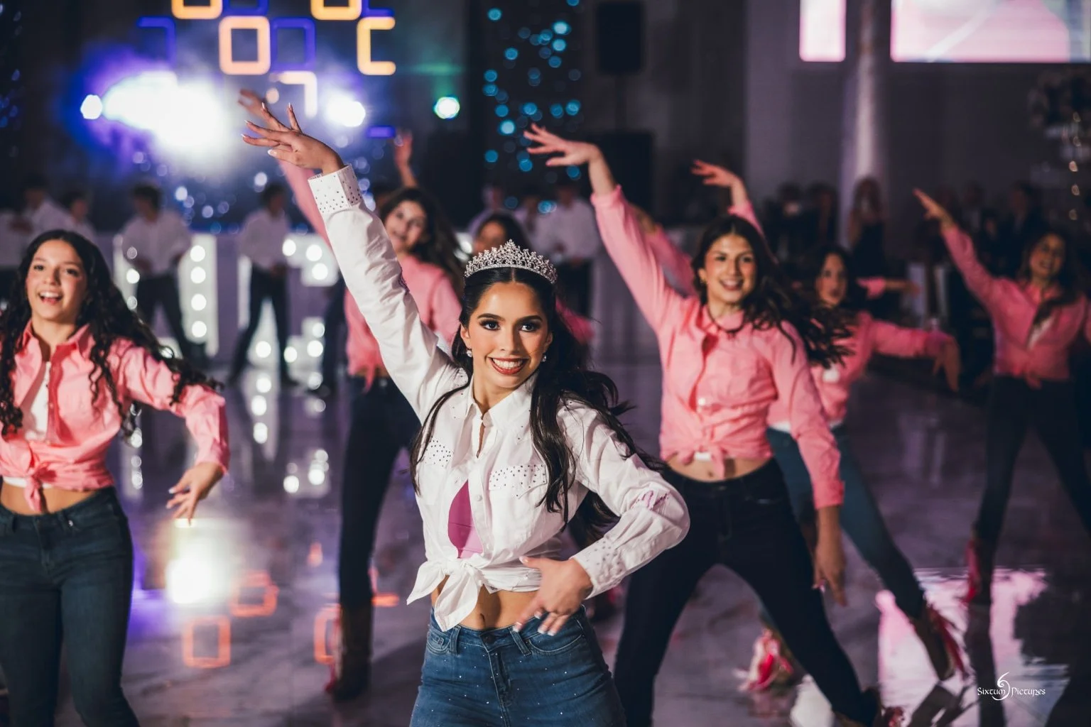 13 Group Dance - Sixtum Pictures-SIX16249.jpeg