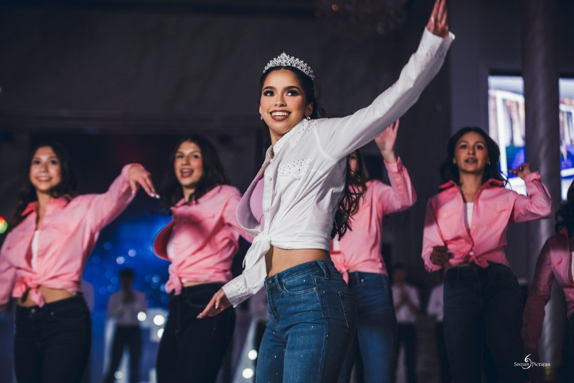 13 Group Dance - Sixtum Pictures-SIX23895.jpeg