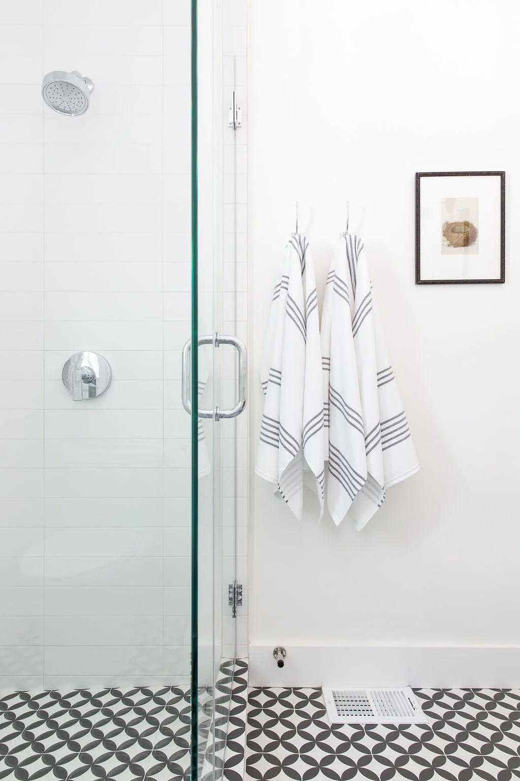 Love-&-Interiors-Mill-Valley-Modern-Farmhouse-Guest-Bath-Shower-Black-and-White-Patterned-Floor-Towel-Hooks.jpg