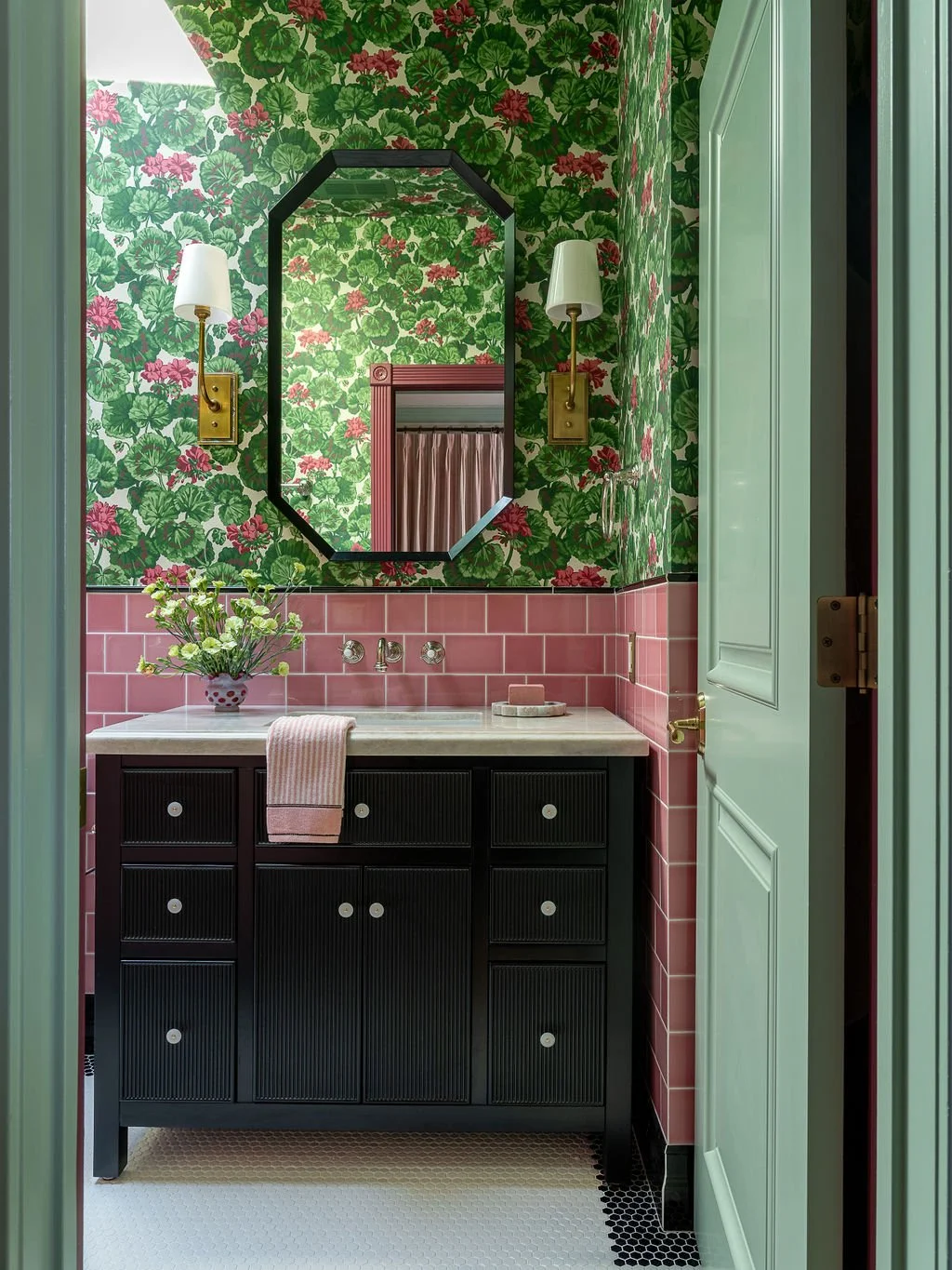 Love and Interiors_Pink_Geranium_Wallpaper_Art_Deco_Bath.jpg