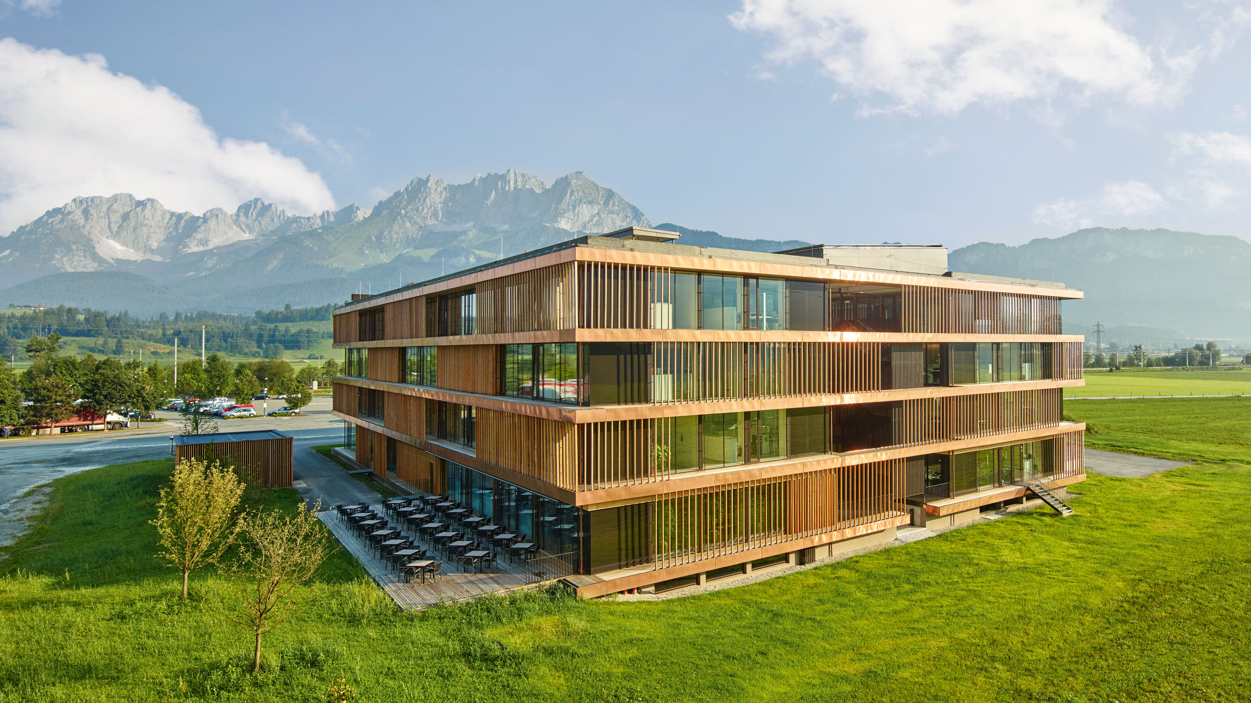 EGGER GmbH & Co. KG 